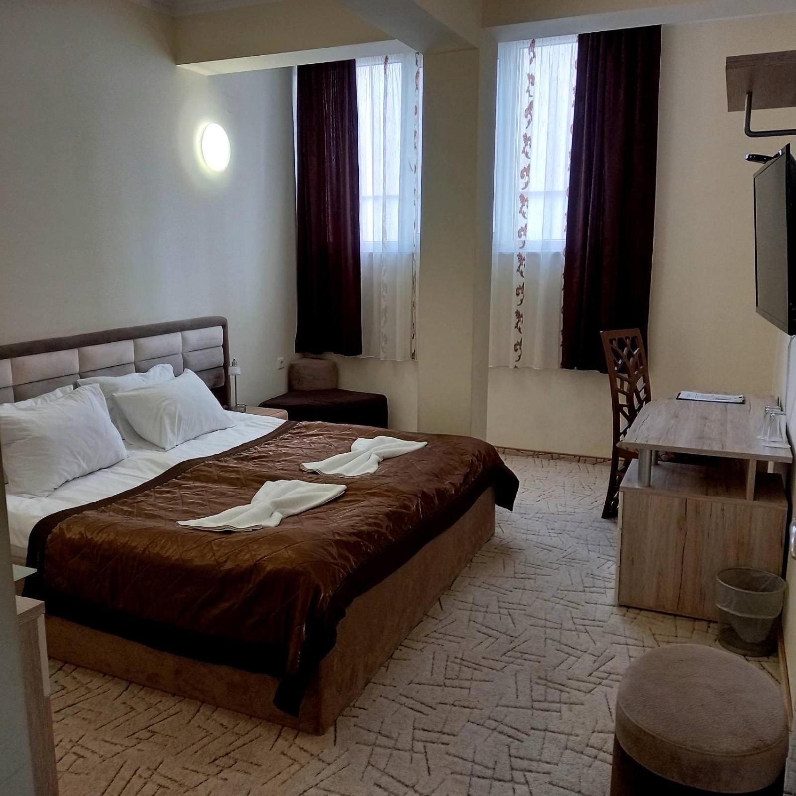 Deluxe King Room - Photo 1