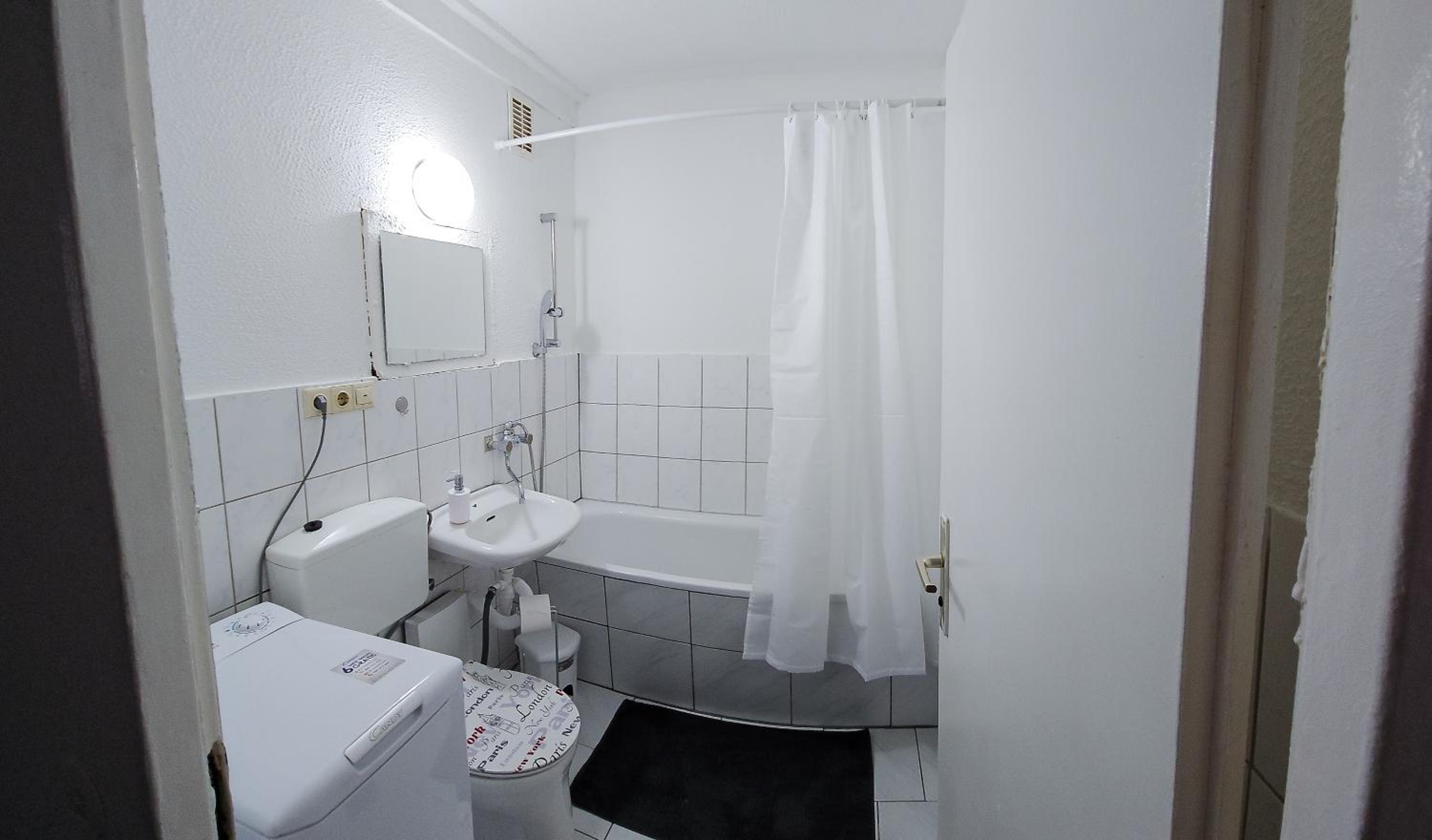 Three-Bedroom Apartment photo 2