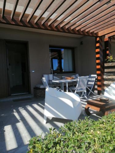 One-Bedroom Apartment with Sea View