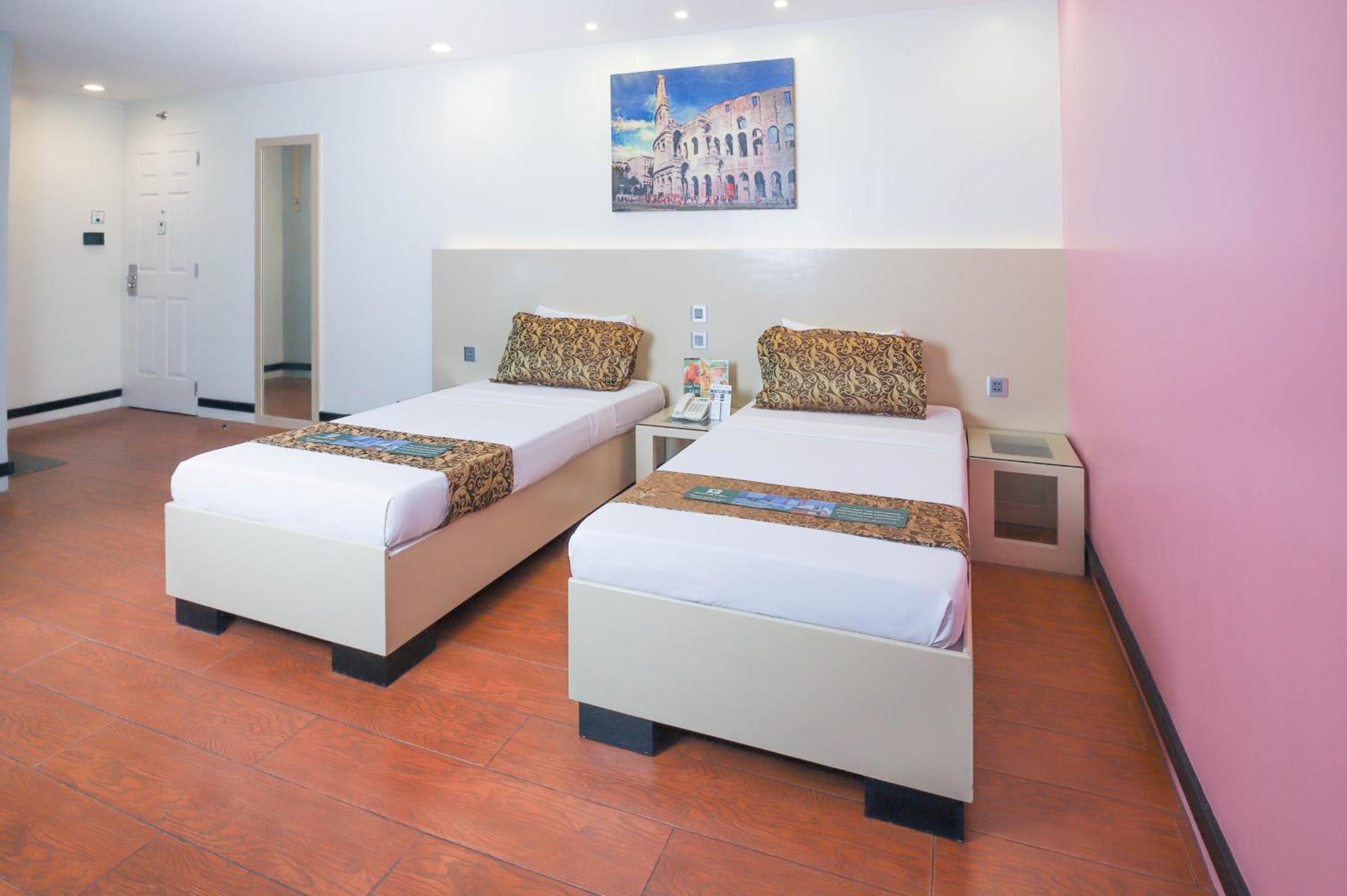 Standard Twin Room - Photo 4