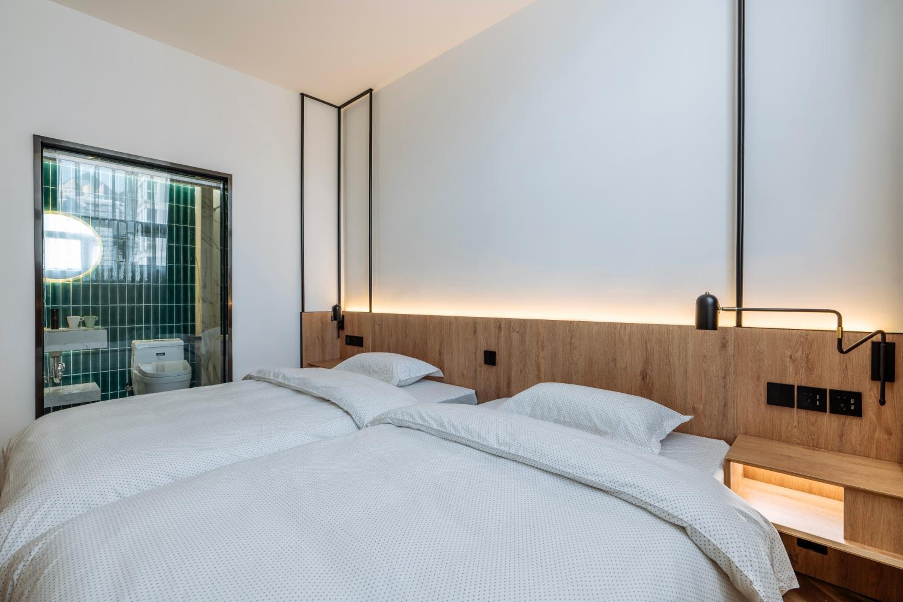 Standard Twin Room with Private Bathroom - Photo 1