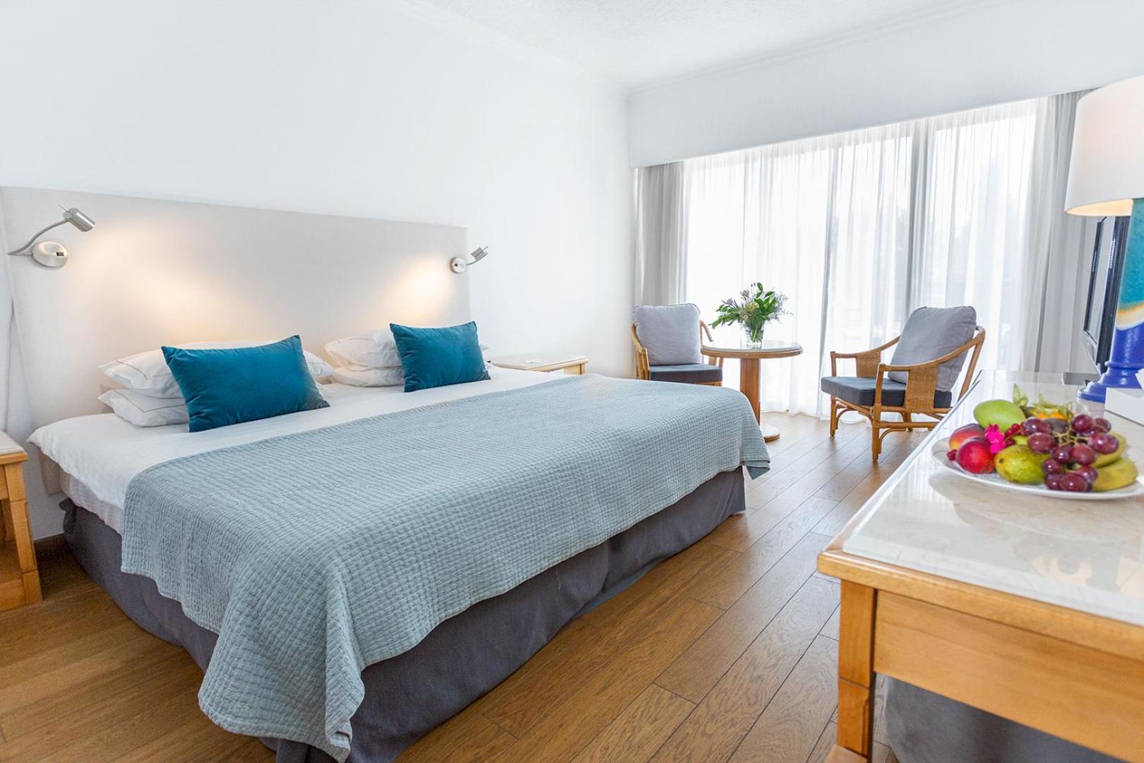 Double or Twin Room with Mountain View