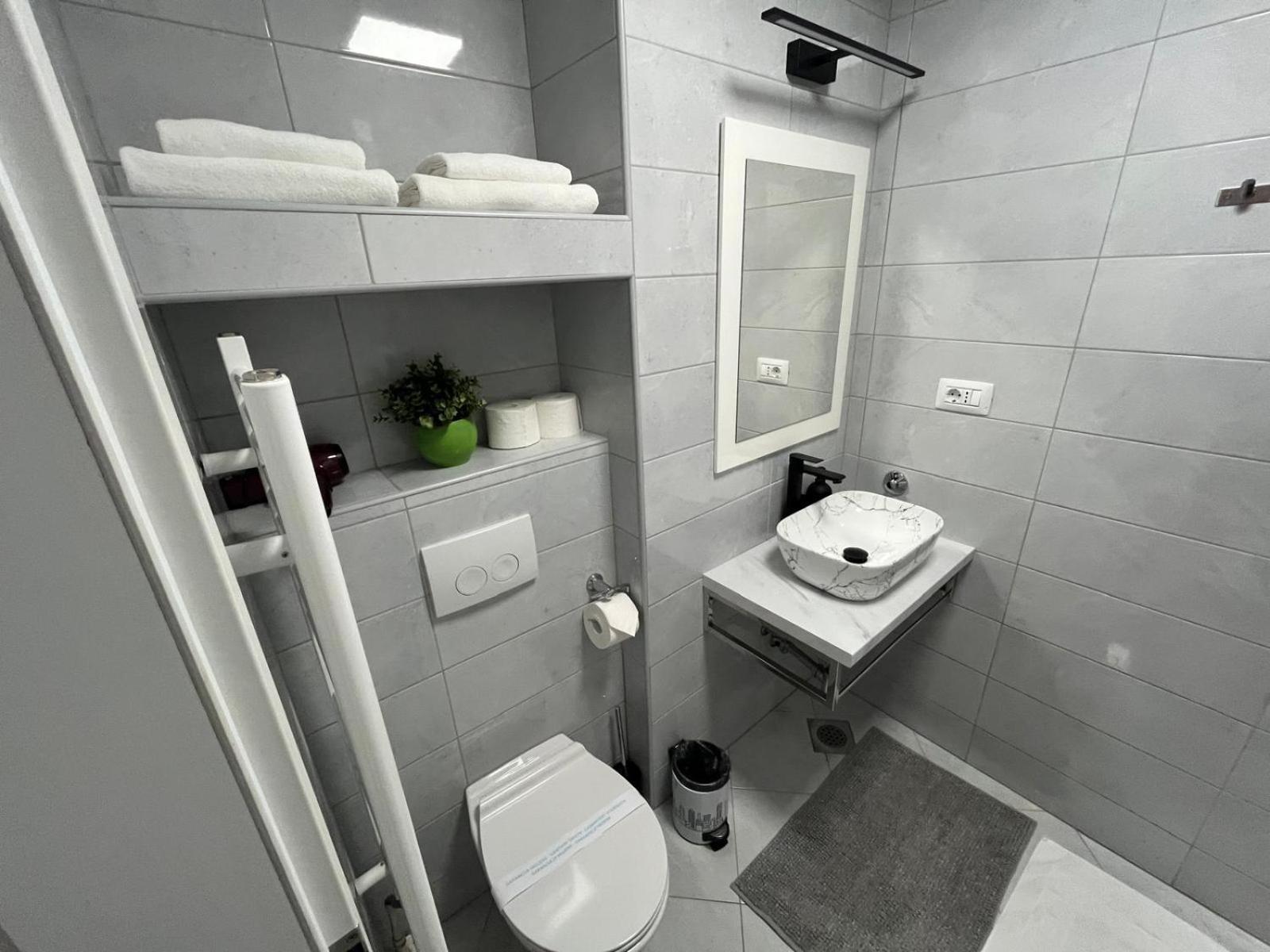 Deluxe Studio with Balcony - Photo 22