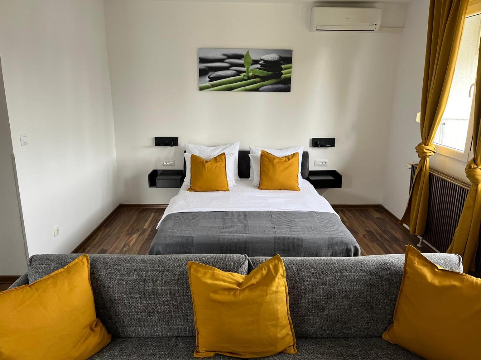 Deluxe Studio with Balcony - Photo 3