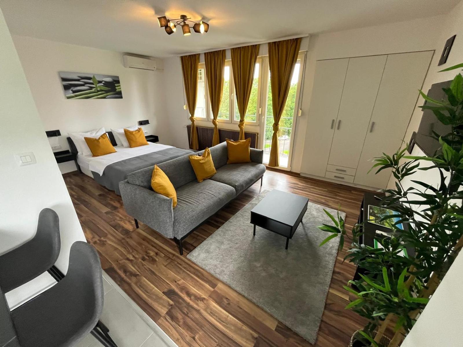 Deluxe Studio with Balcony - Photo 1