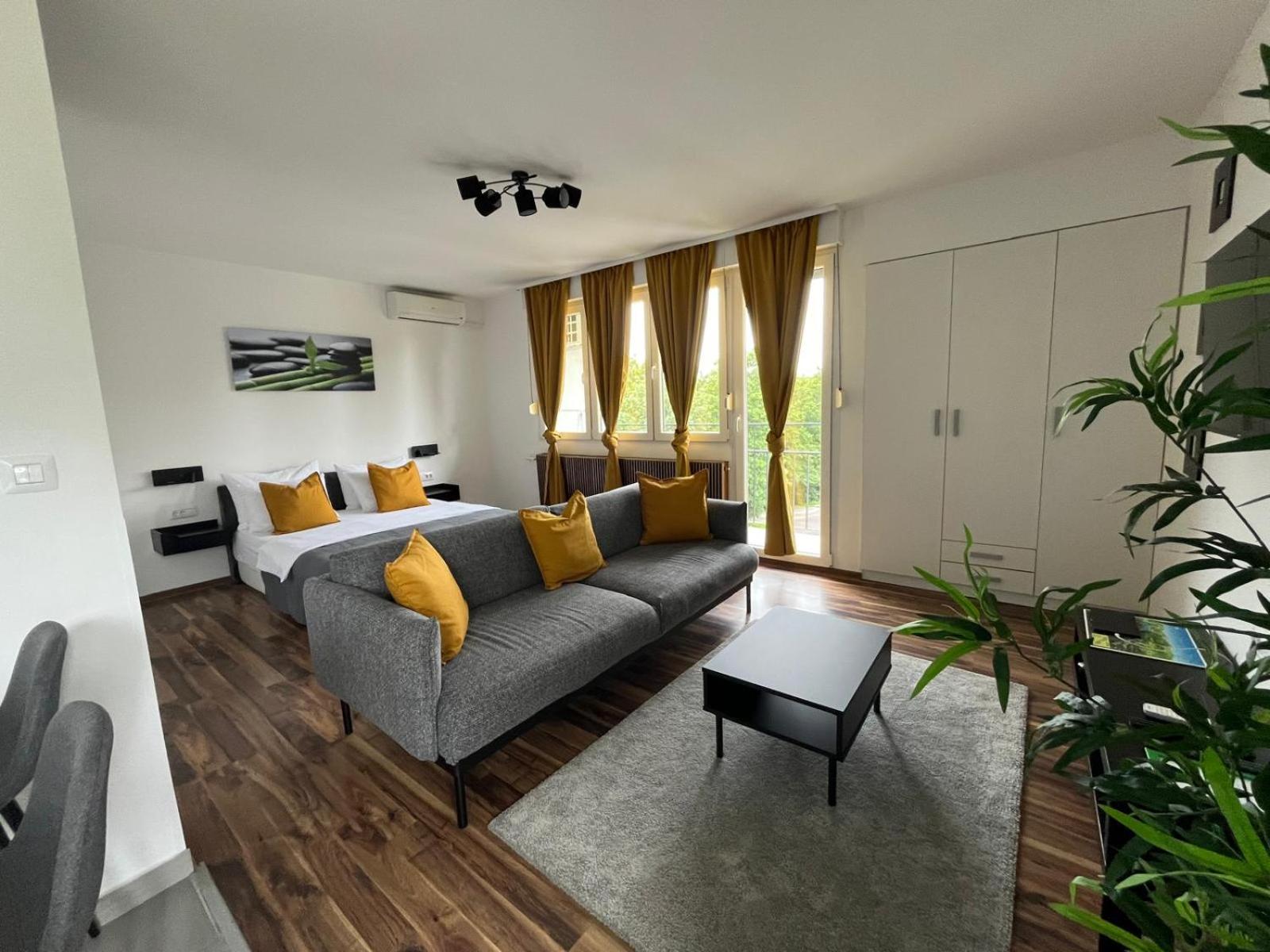 Deluxe Studio with Balcony - Photo 21