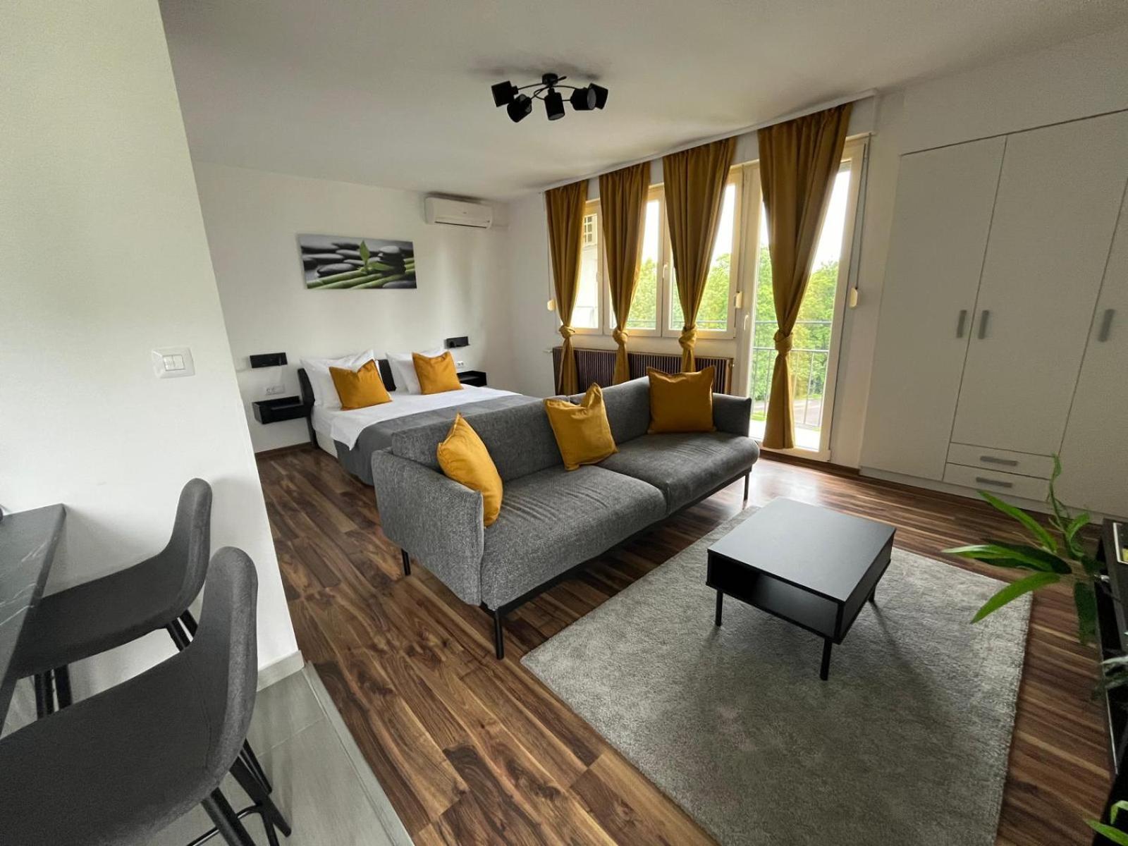 Deluxe Studio with Balcony - Photo 18