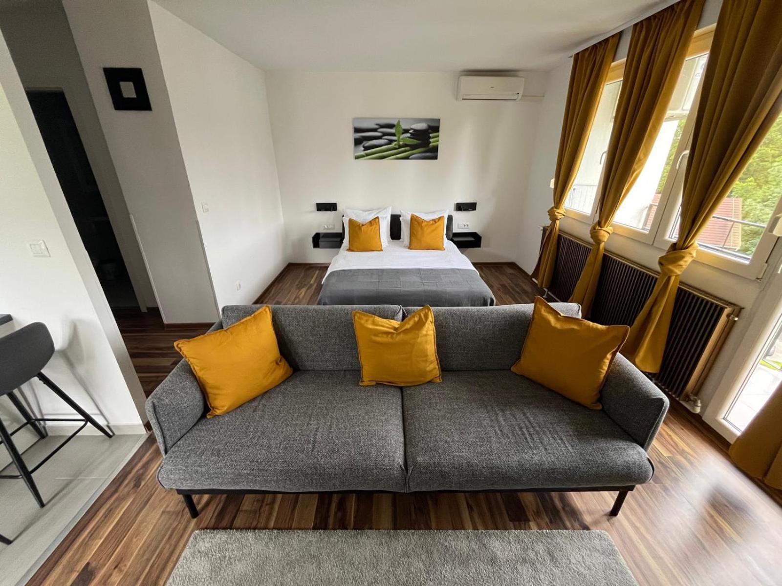 Deluxe Studio with Balcony - Photo 15