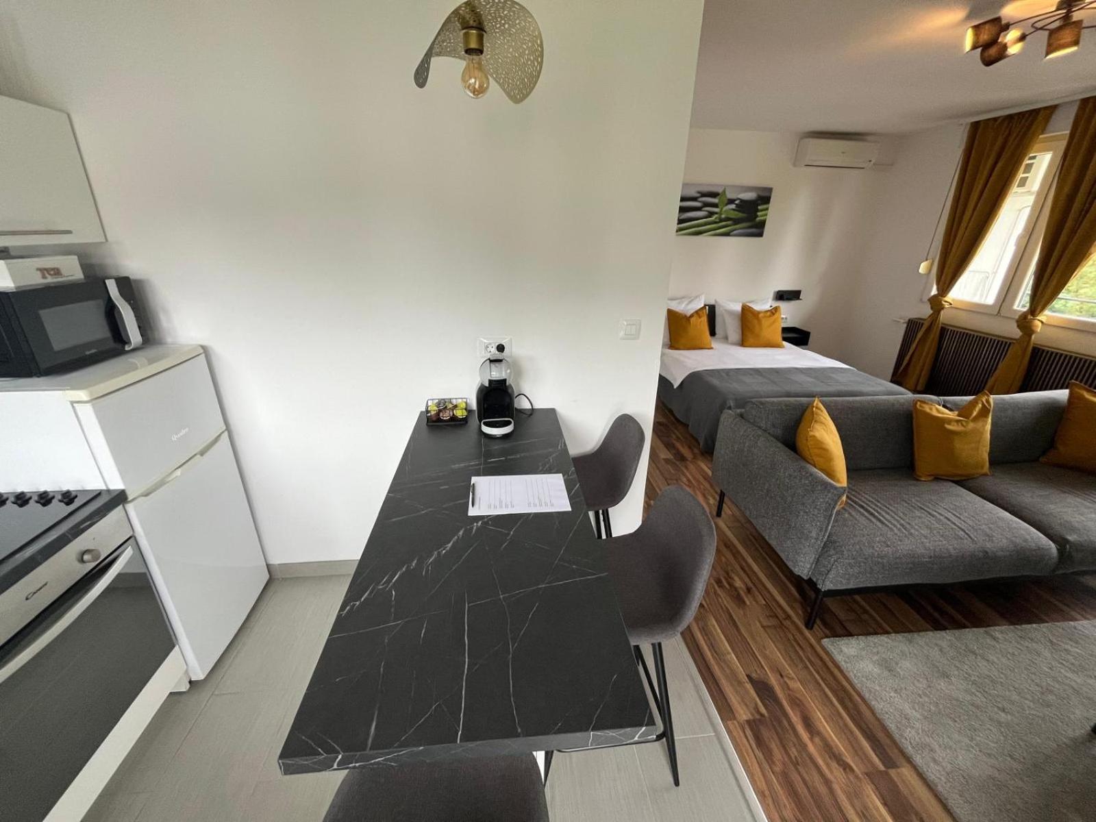 Deluxe Studio with Balcony - Photo 29