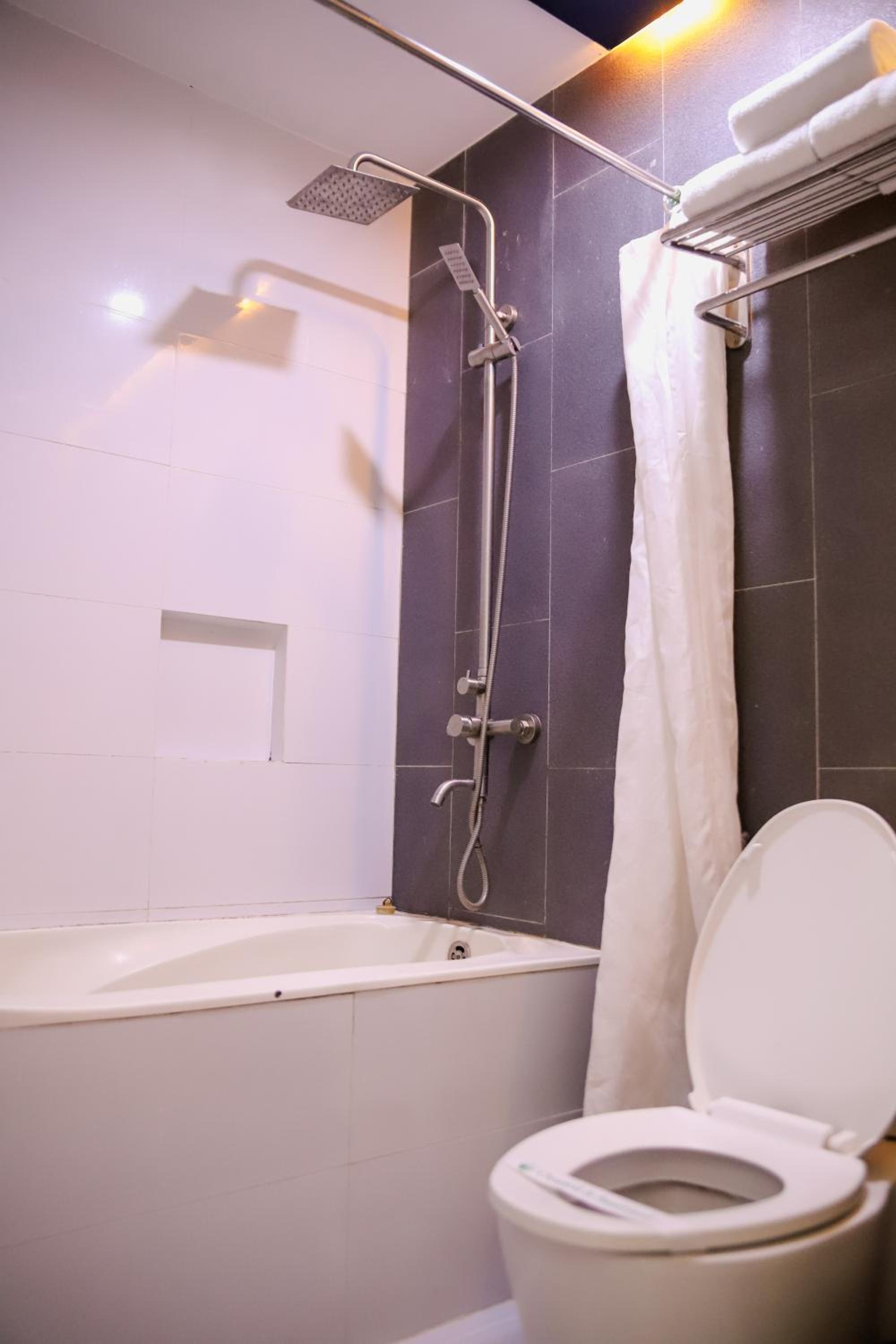 Euro Suite 1 - Photo 5