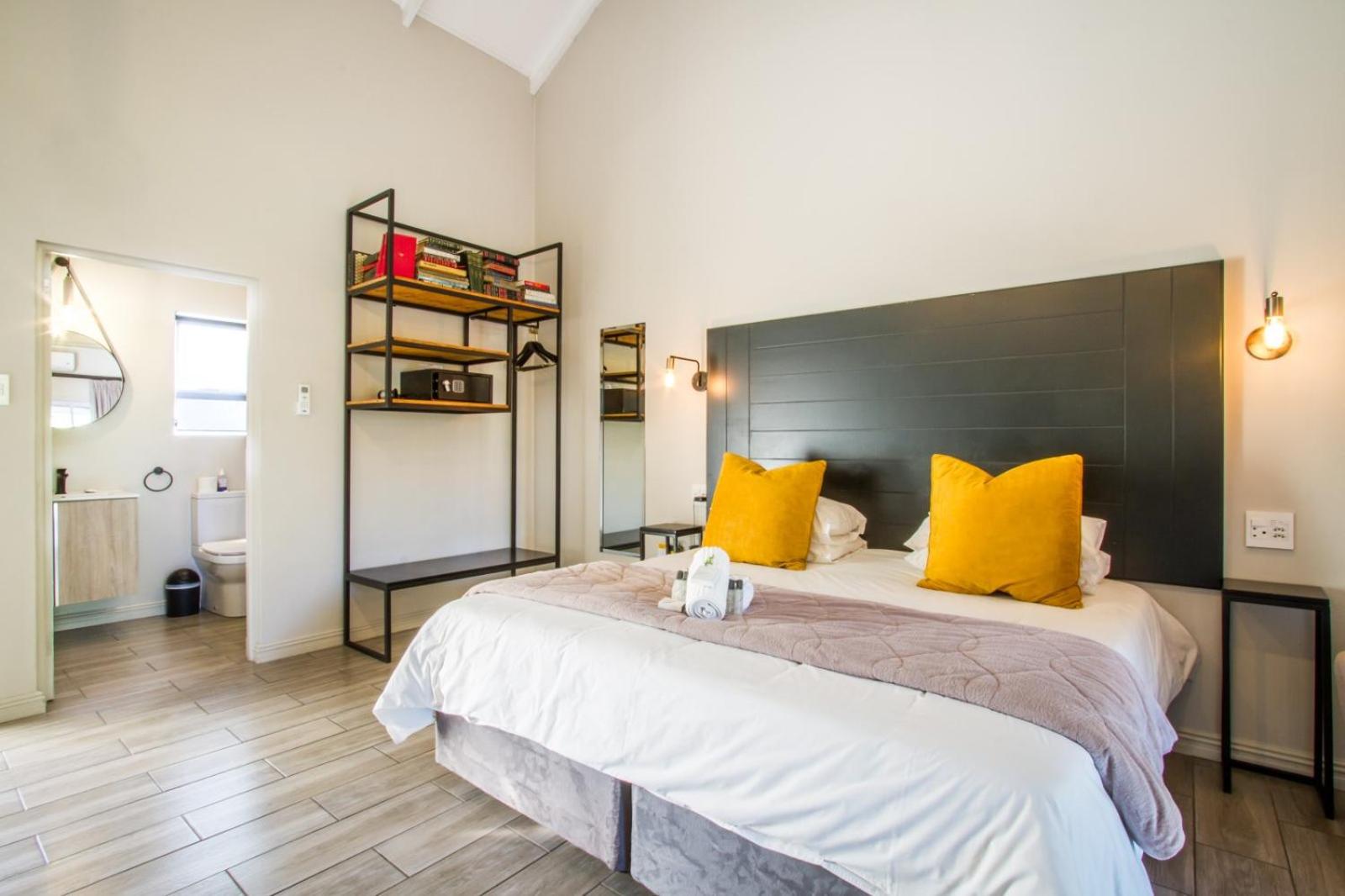 Superior Suites with Garden & Fountain View - Photo 1