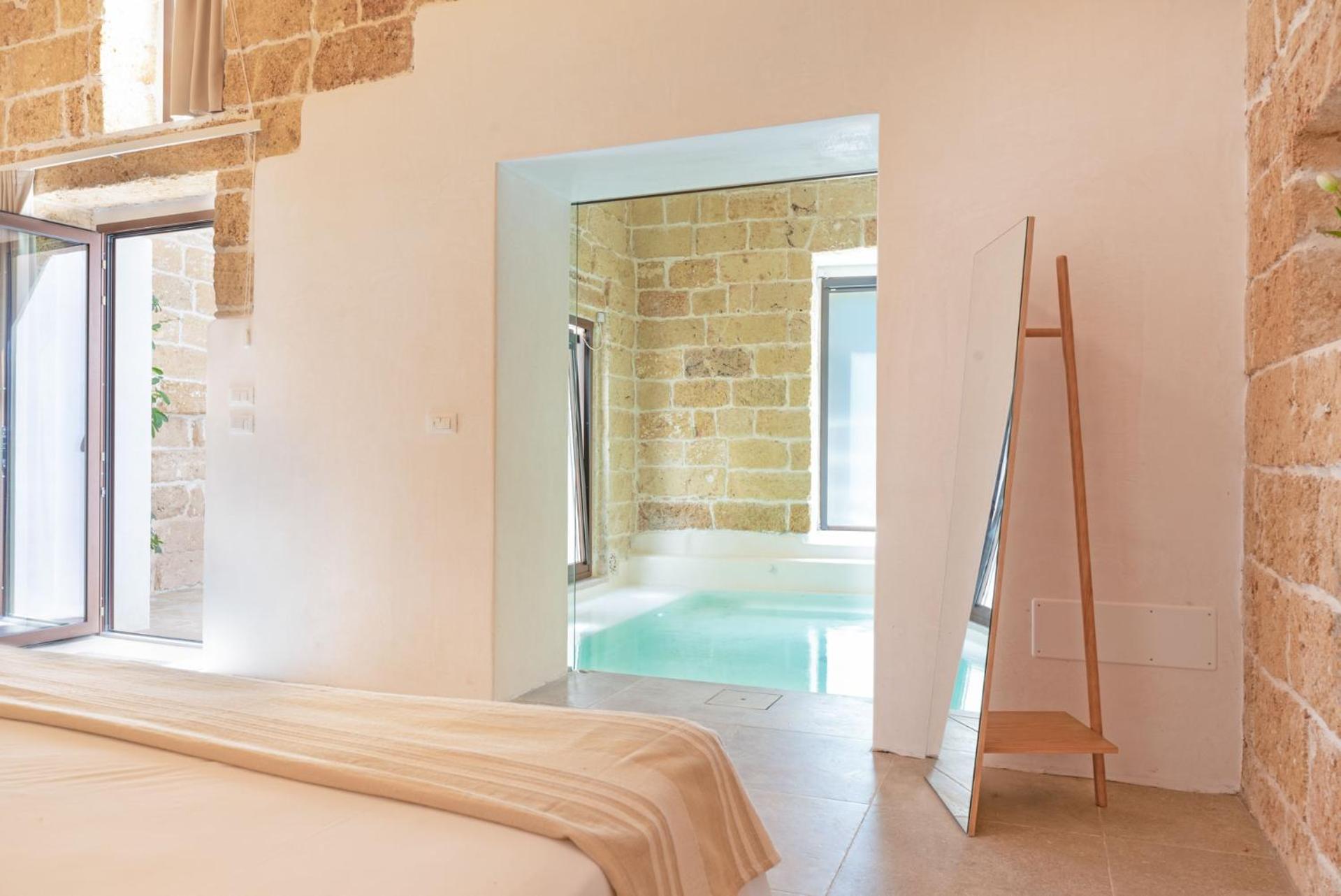 King Suite with Pool View photo 3