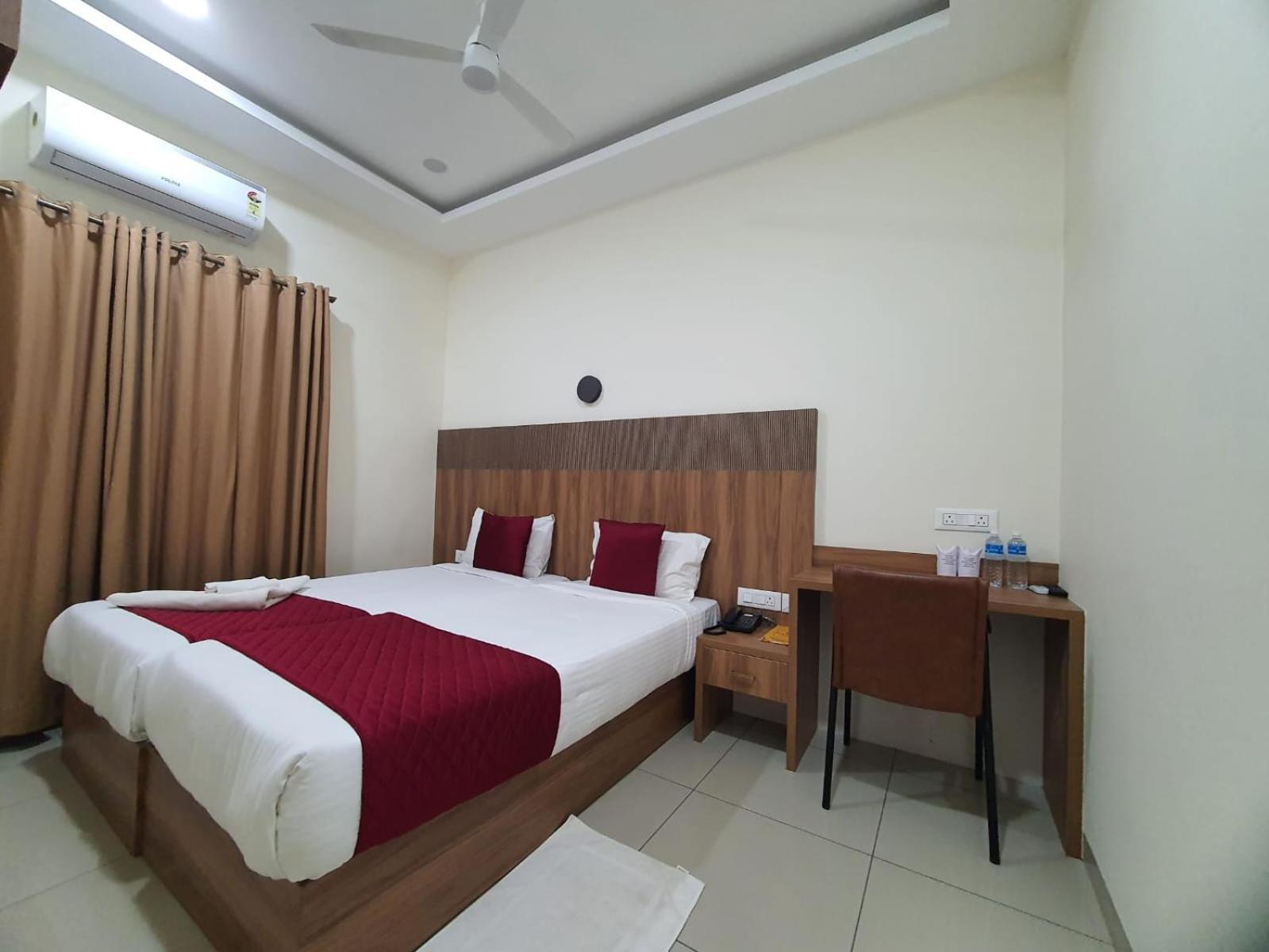 Twin Room - Photo 20