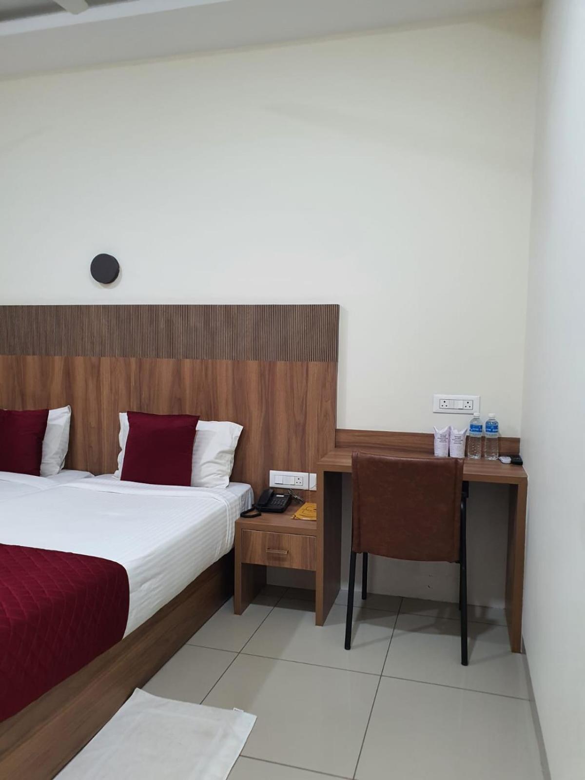 Twin Room - Photo 22
