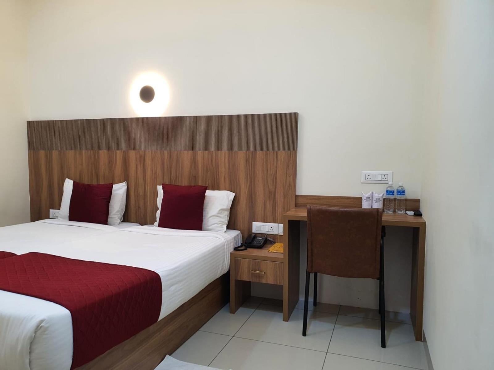 Twin Room - Photo 23