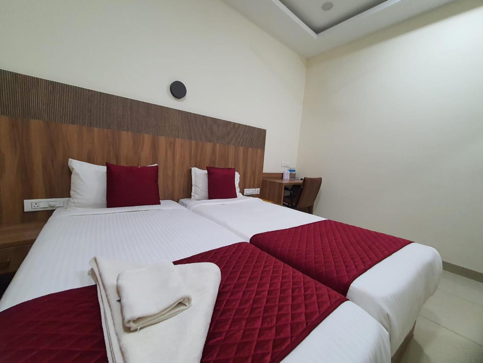 Twin Room - Photo 32