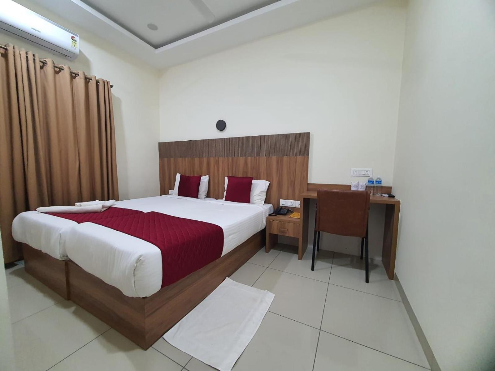 Twin Room - Photo 17