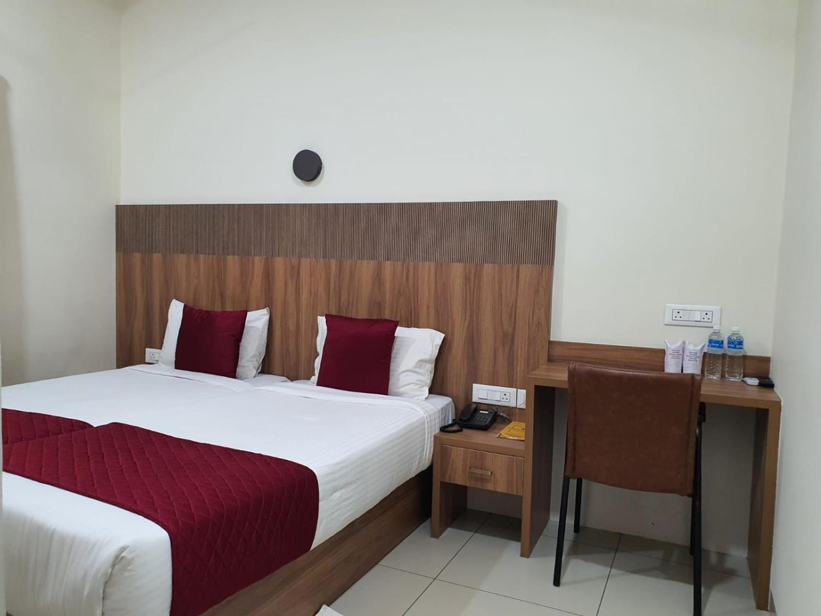 Twin Room - Photo 13