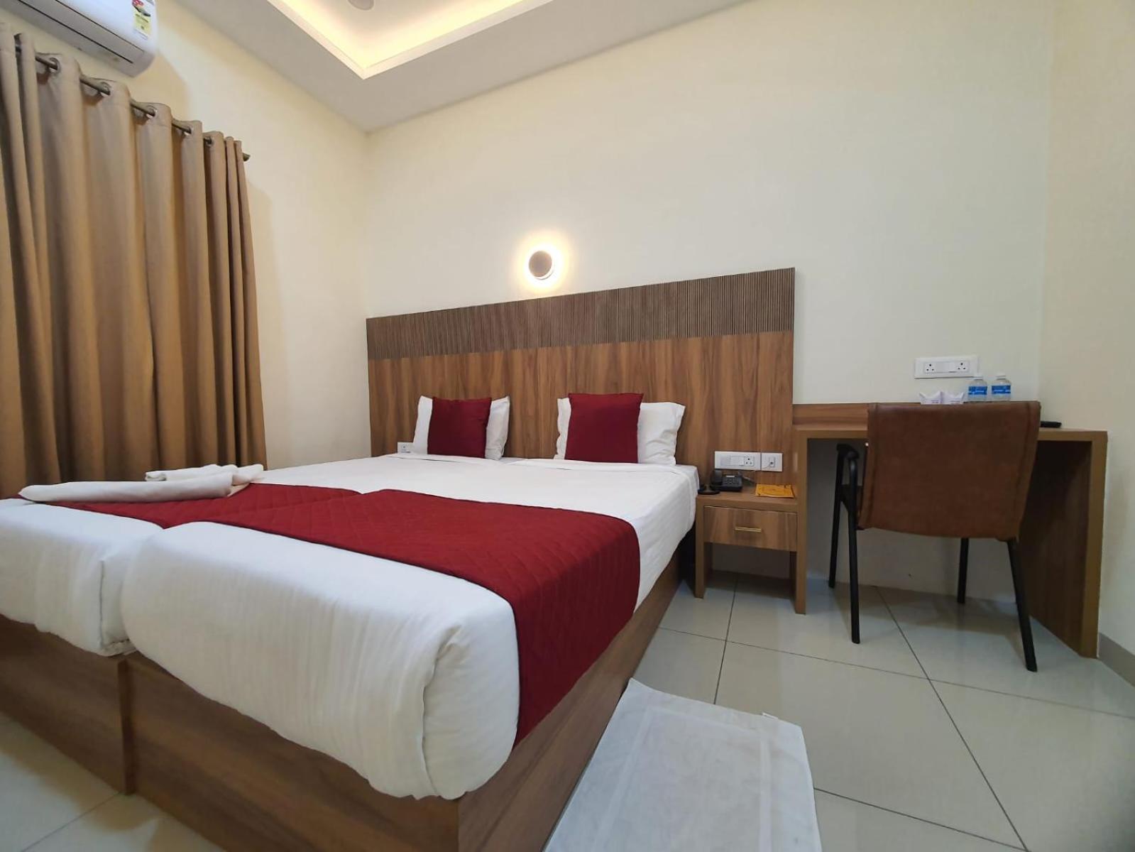 Twin Room - Photo 19