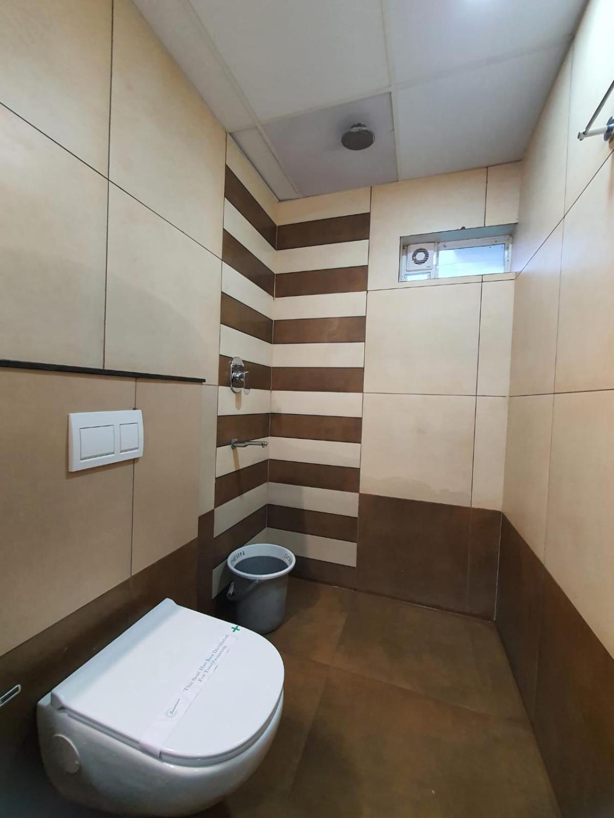 Twin Room - Photo 12