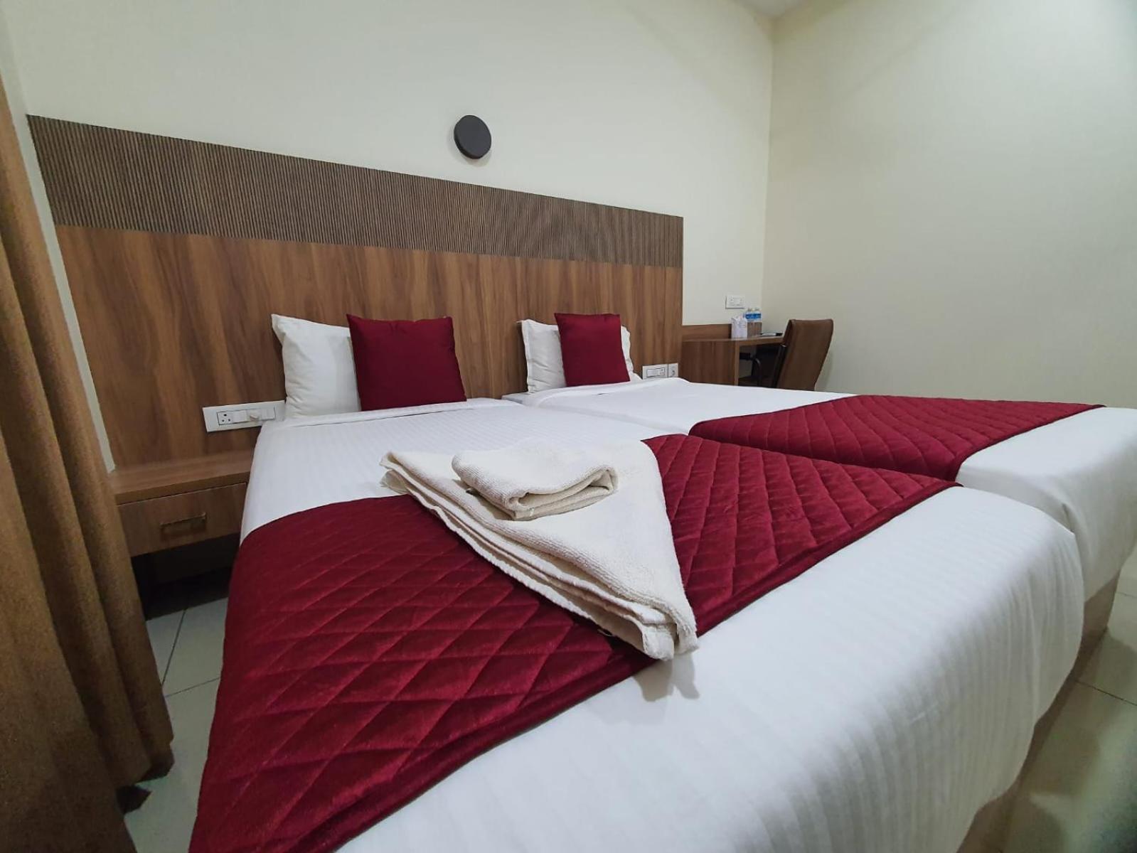 Twin Room - Photo 3