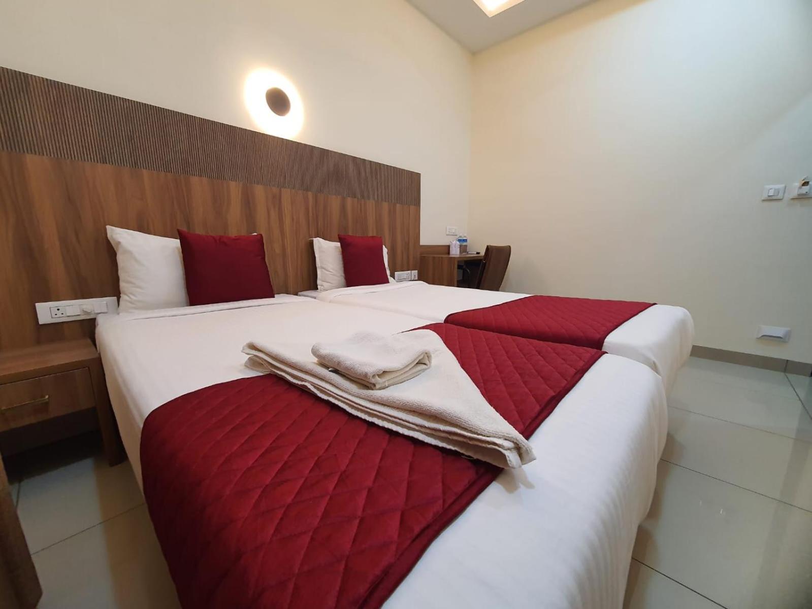 Twin Room - Photo 2