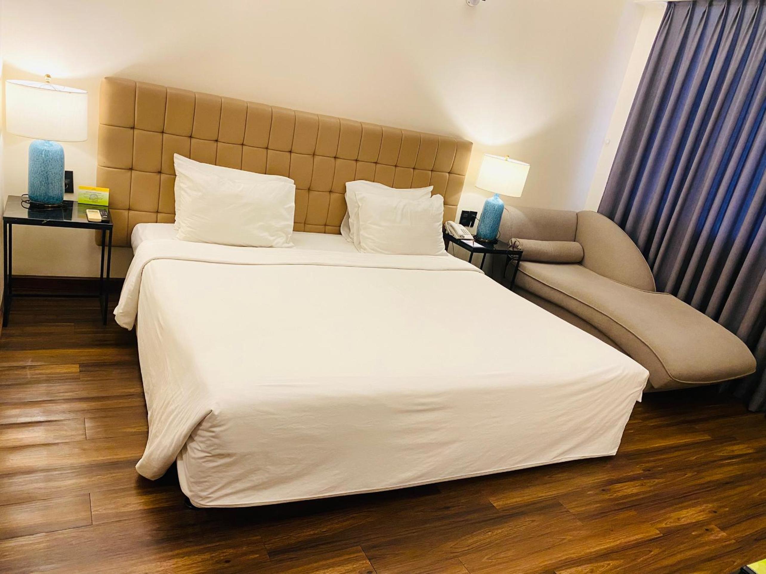 Double or Twin Room with Balcony photo 3