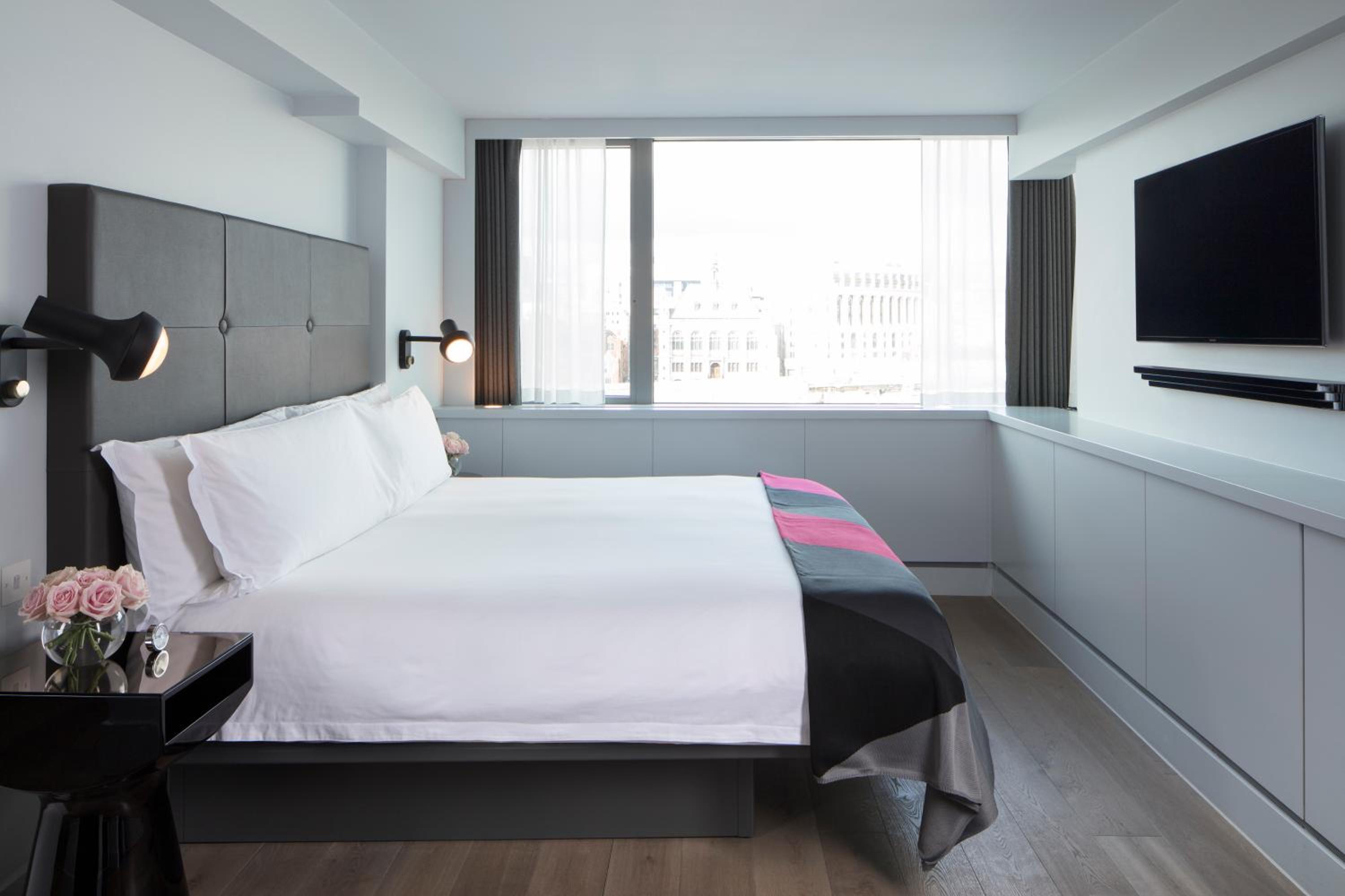 One-Bedroom Suite thumbnail 5