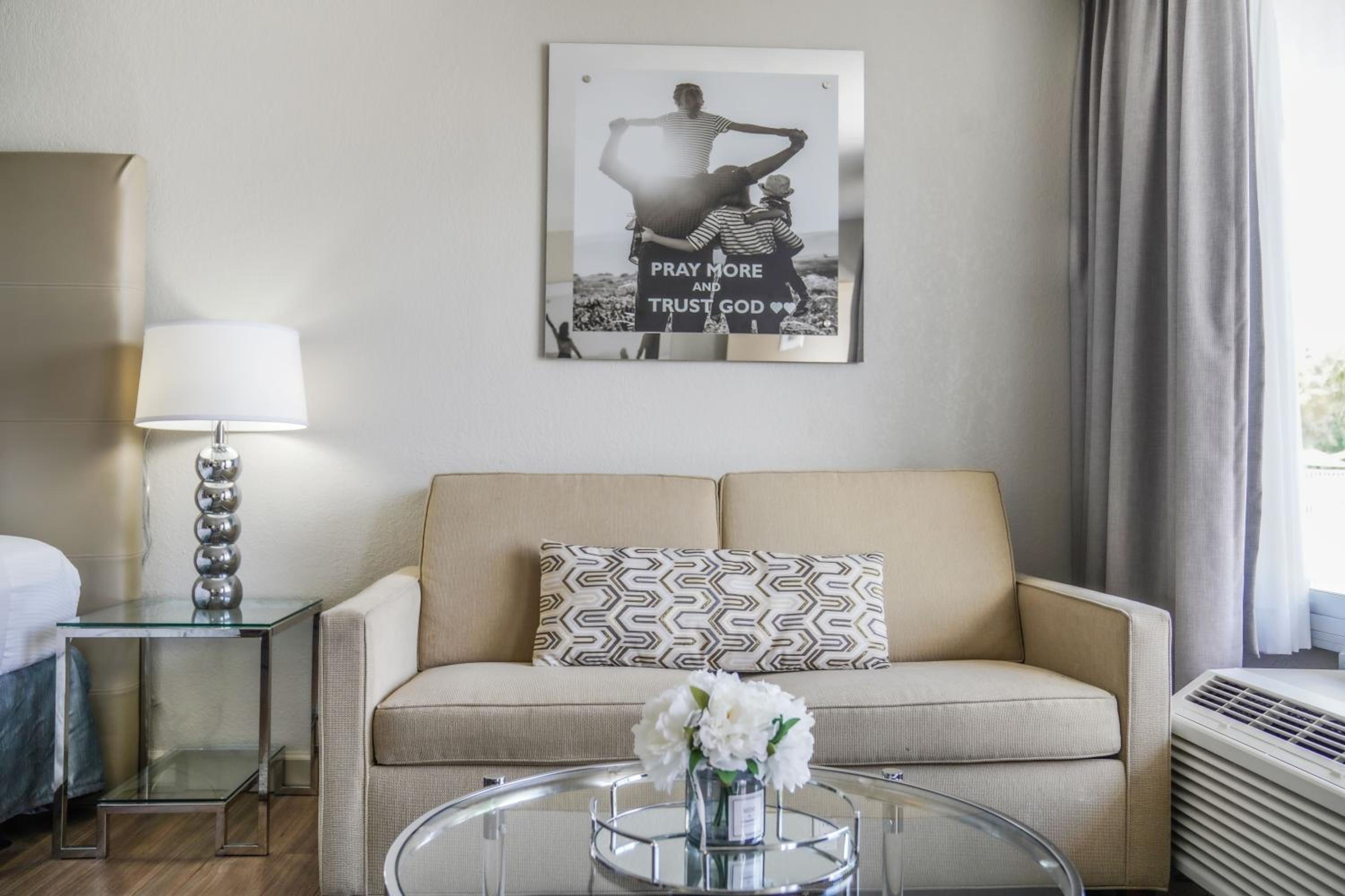 Elite King Room With Sofa Bed
