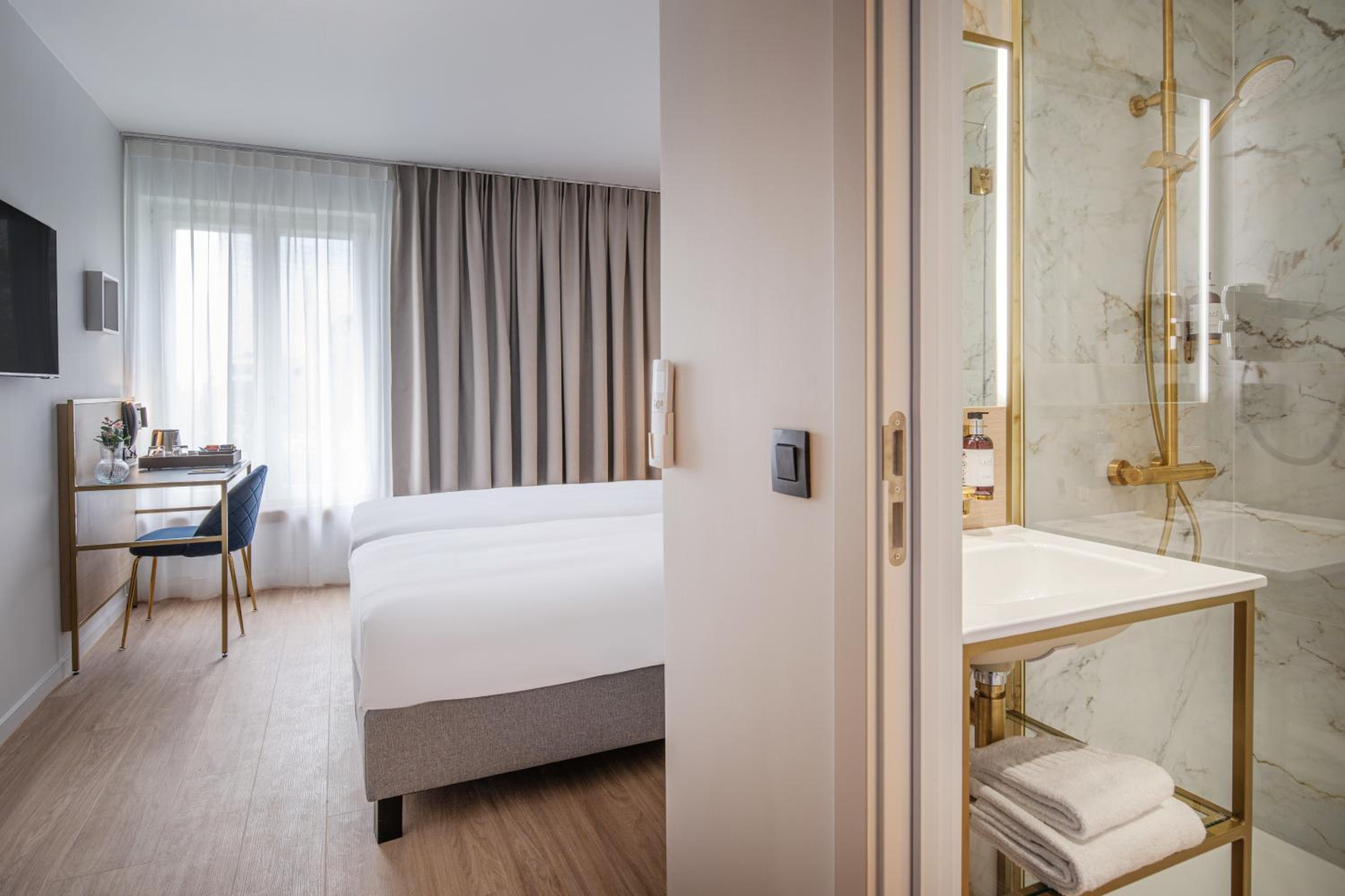 Deluxe Twin Room - Photo 3