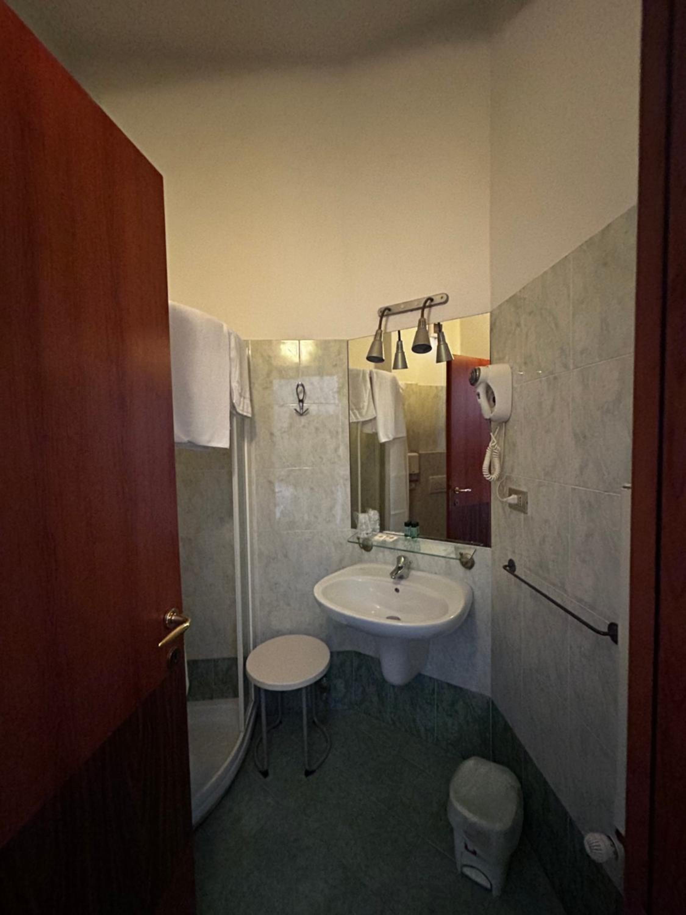 Budget Single Room photo 3