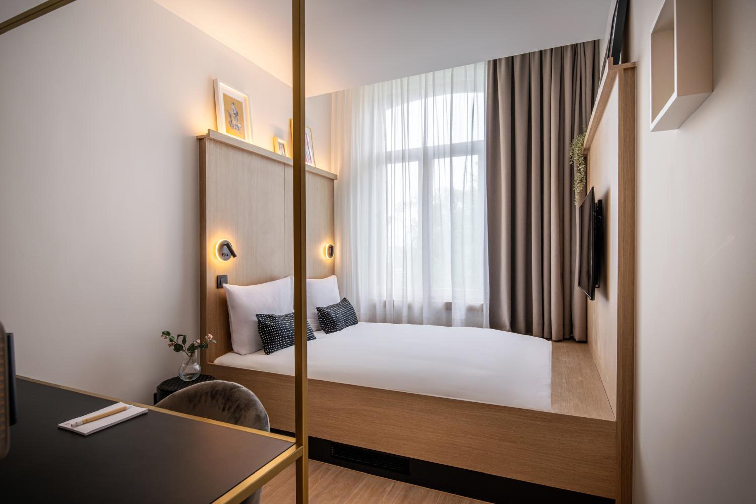 Small Double Room - Photo 7