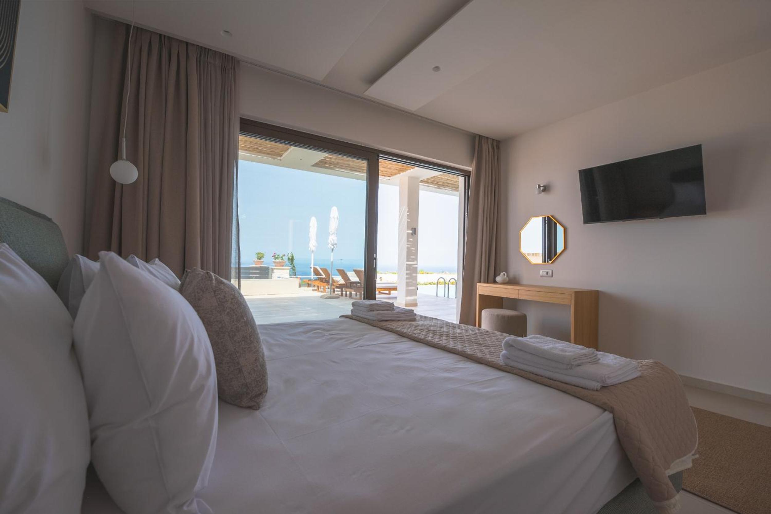 Three-Bedroom Villa photo 2