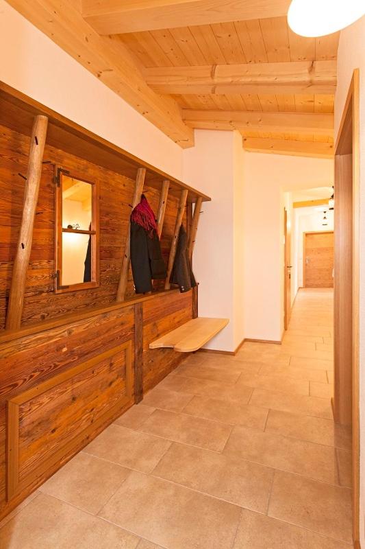 Three-Bedroom Apartment with Balcony photo 3
