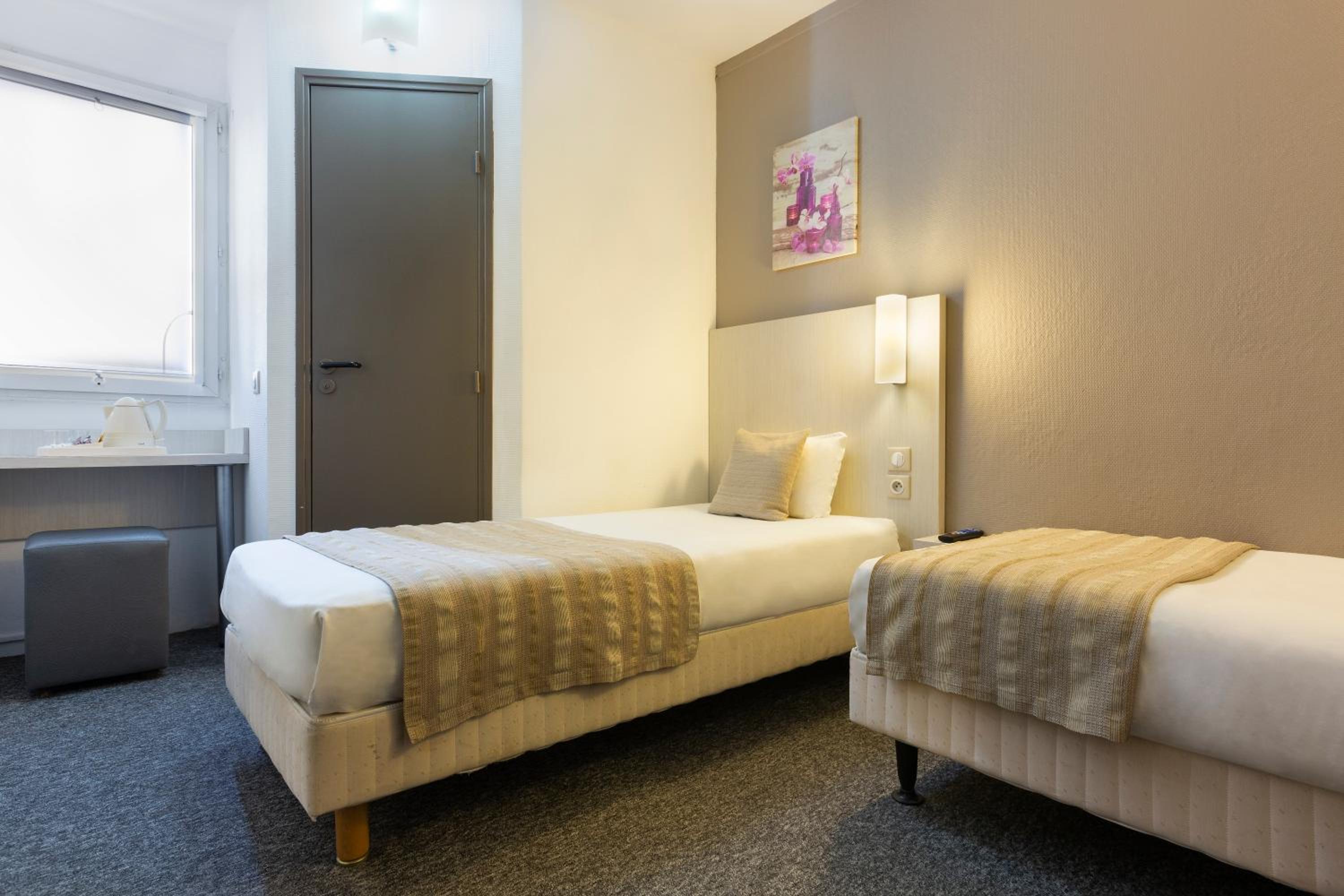 Twin Room - Photo 6
