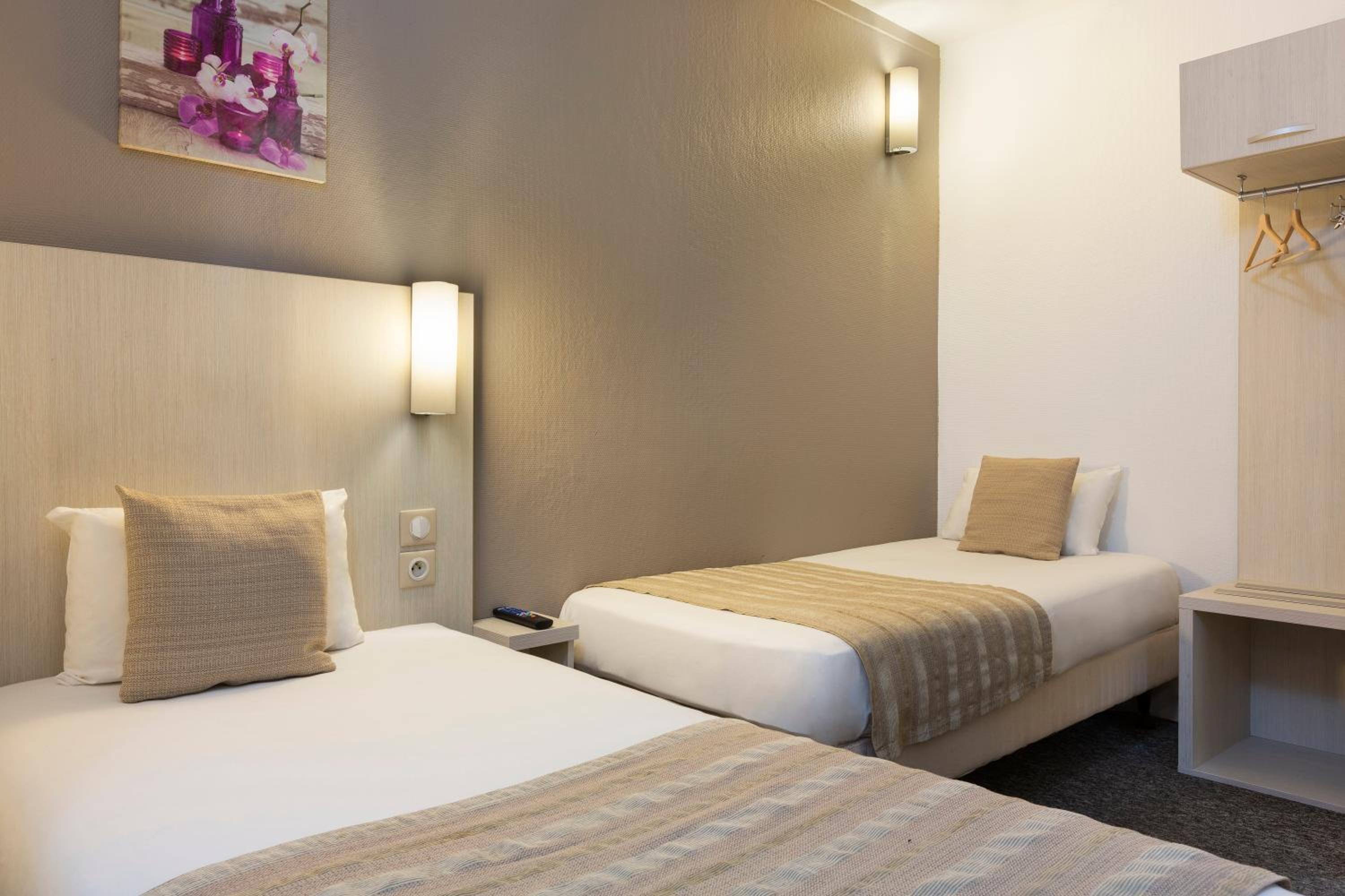 Twin Room - Photo 5