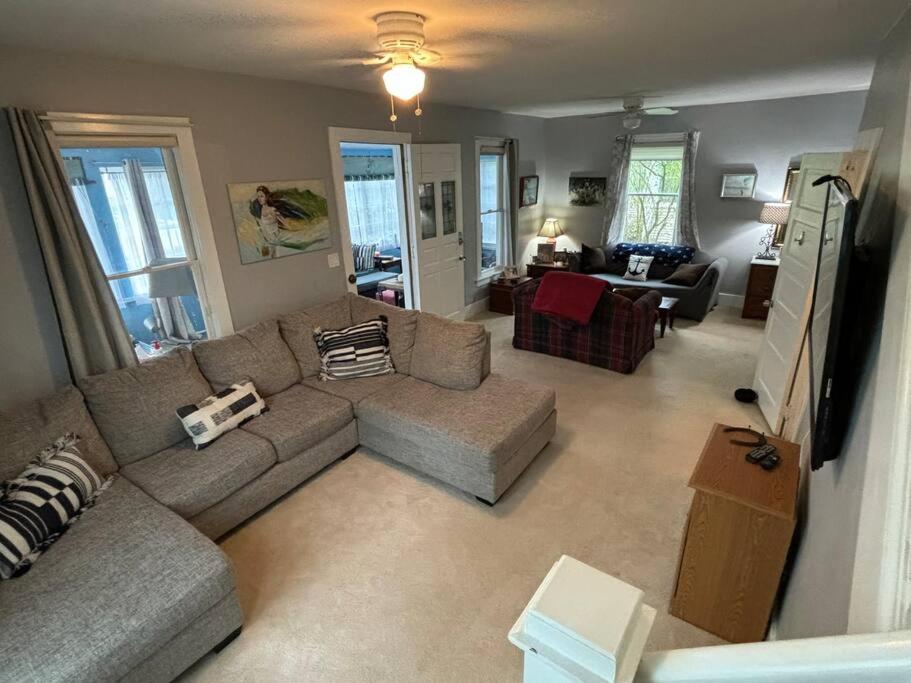 Three-Bedroom House photo 2