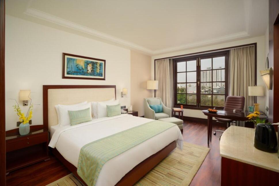 Premium Room enjoy Happy hours with 1+1 offer ,10% discount on F&B, Early check in and late check out subject availability,02 pcs laundry complimentary  photo 2