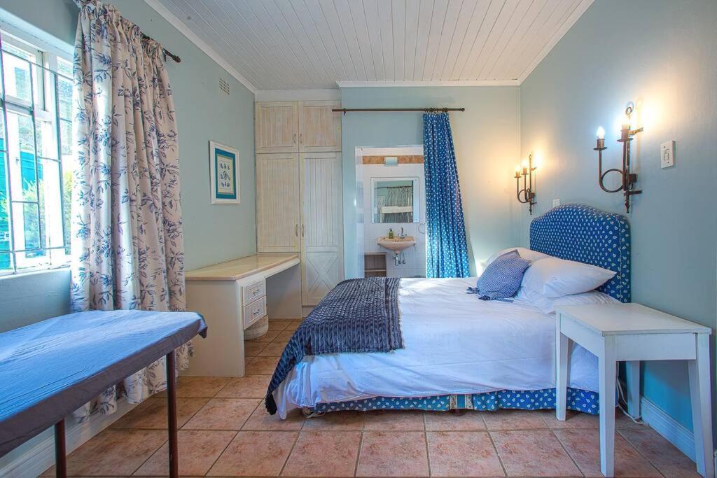 Three-Bedroom House photo 2