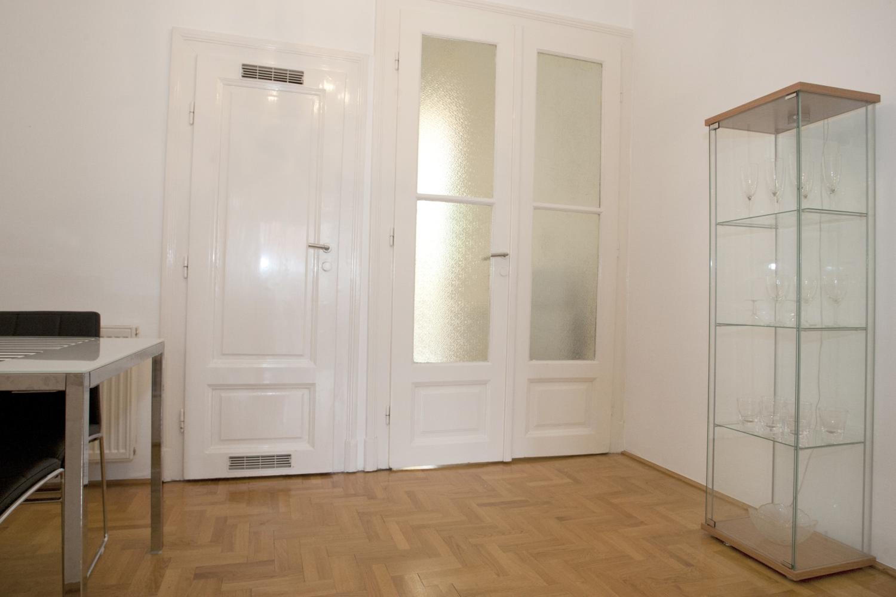 Apartment with Balcony - Photo 21
