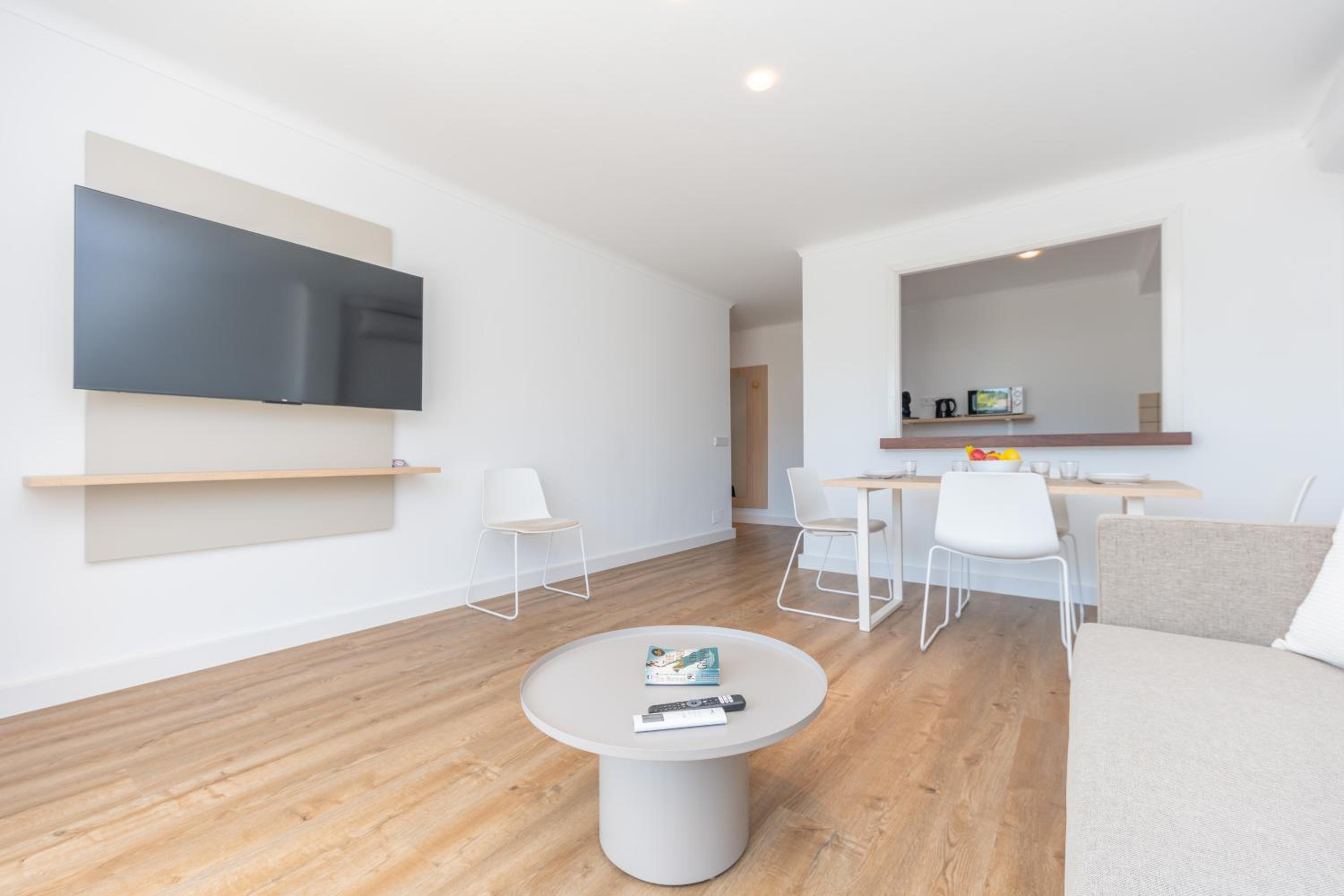 Two-Bedroom Apartment thumbnail 5
