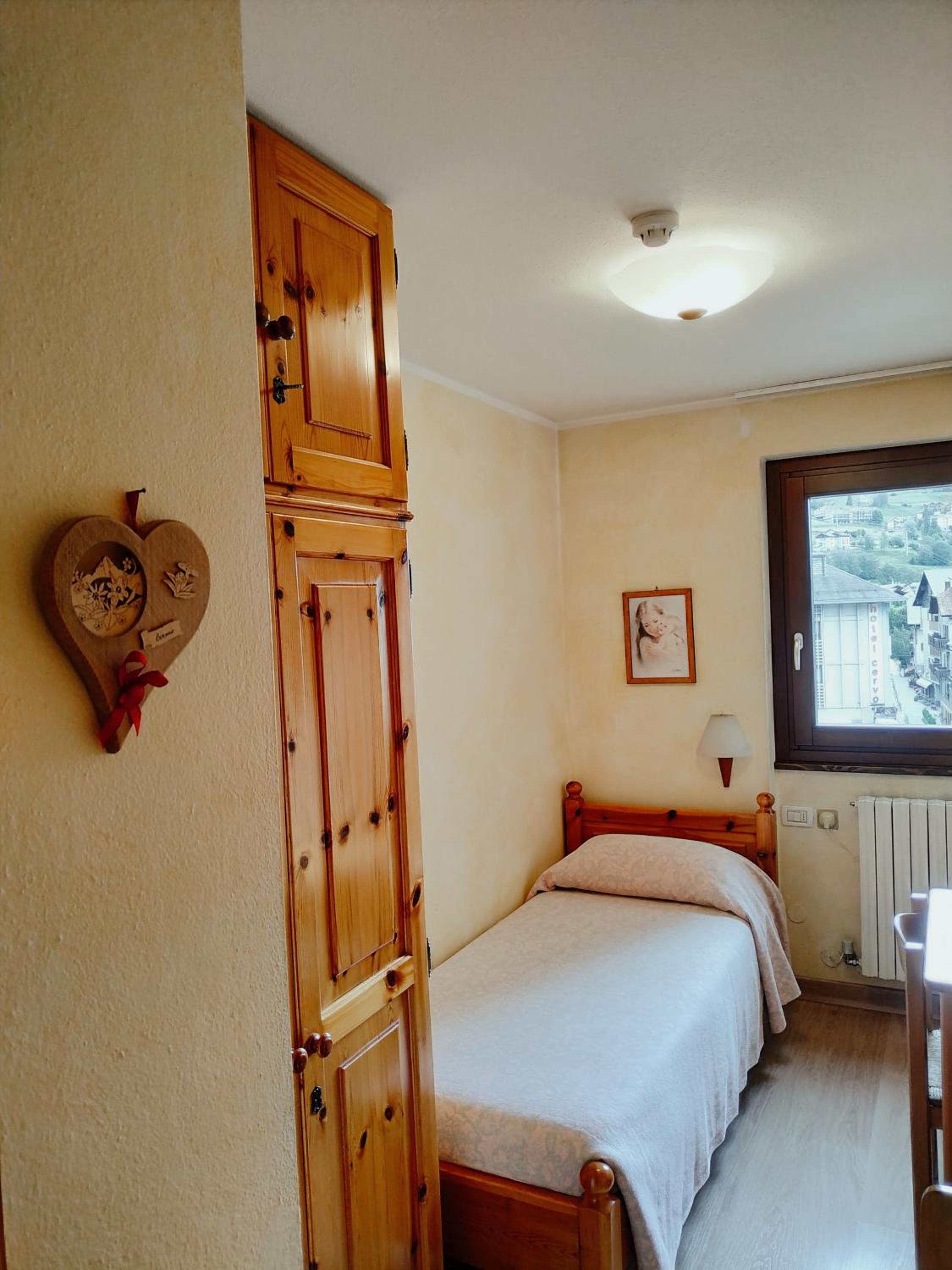 Standard Single Room with Mountain View