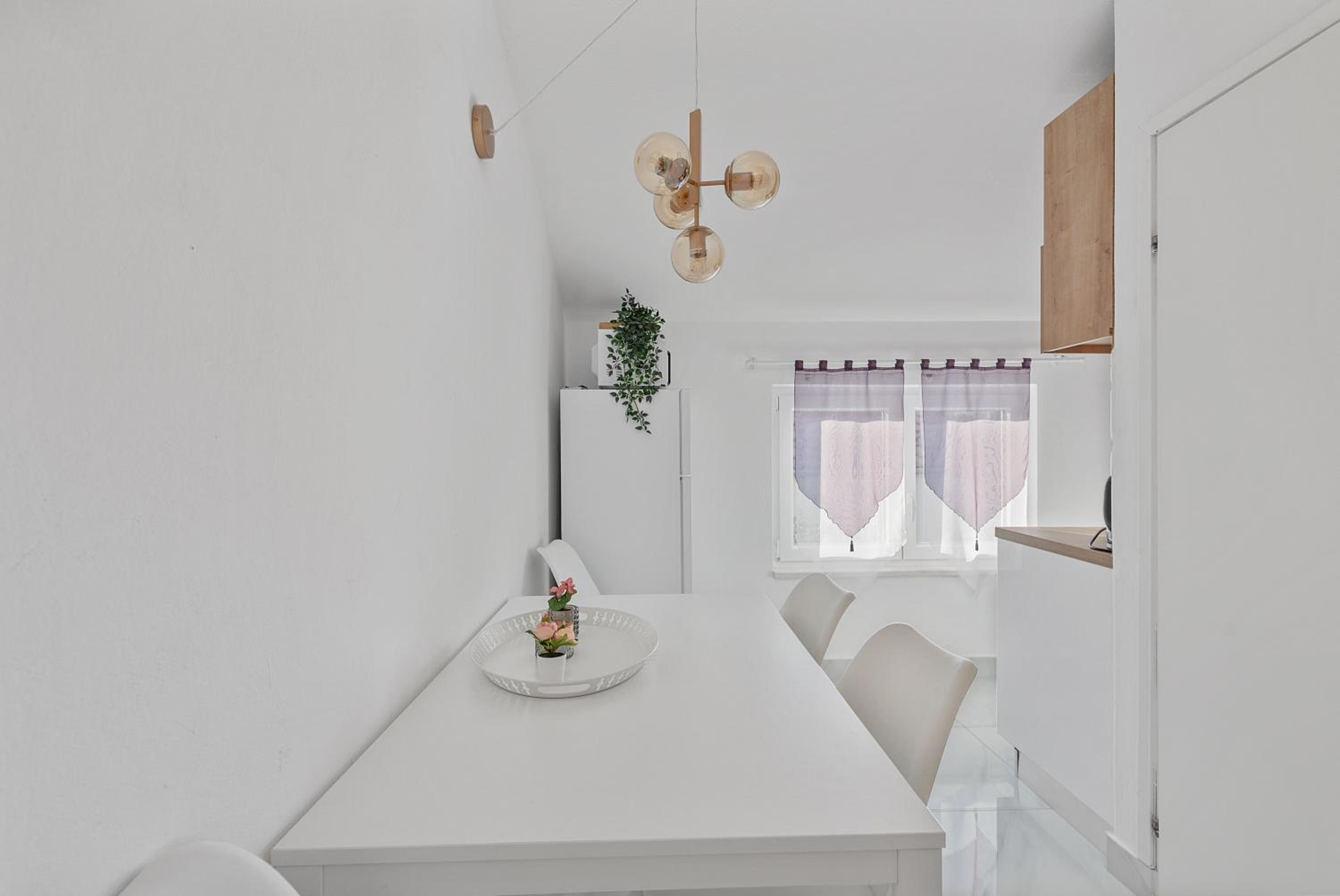 Apartment with Sea View - Photo 8