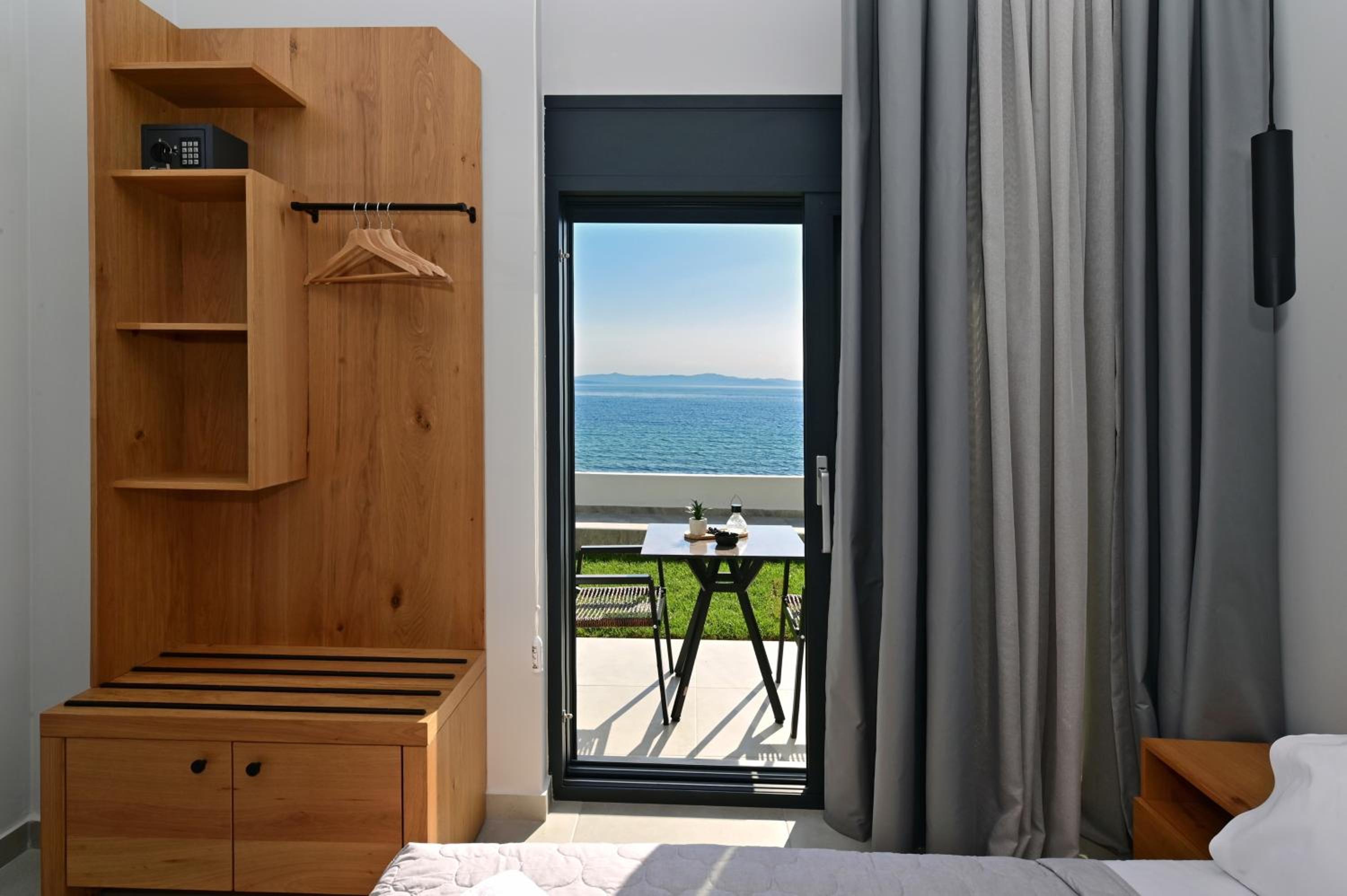 Double Room with Sea View - Ground Floor photo 3