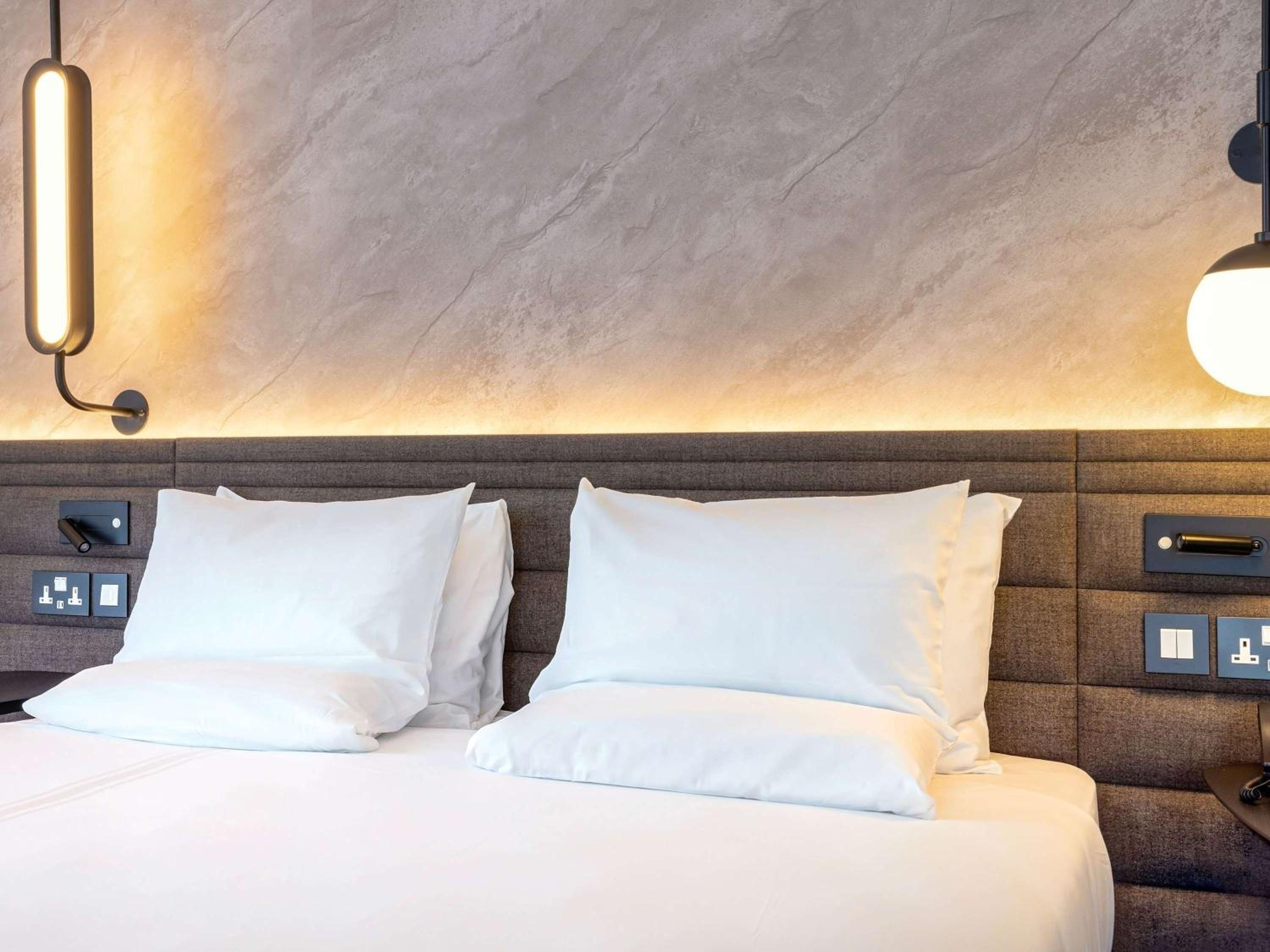 Superior Twin Room thumbnail 5