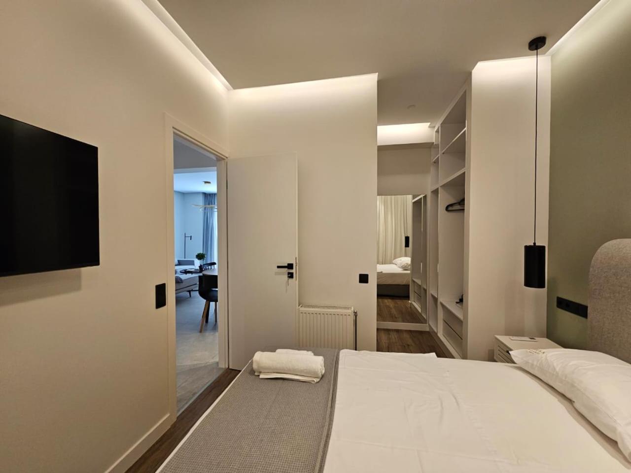 Two-Bedroom Apartment with Balcony photo 2