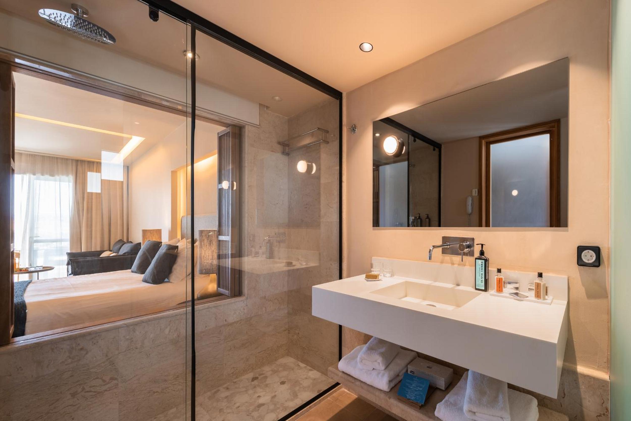 Junior Suite with Sea View - Photo 2