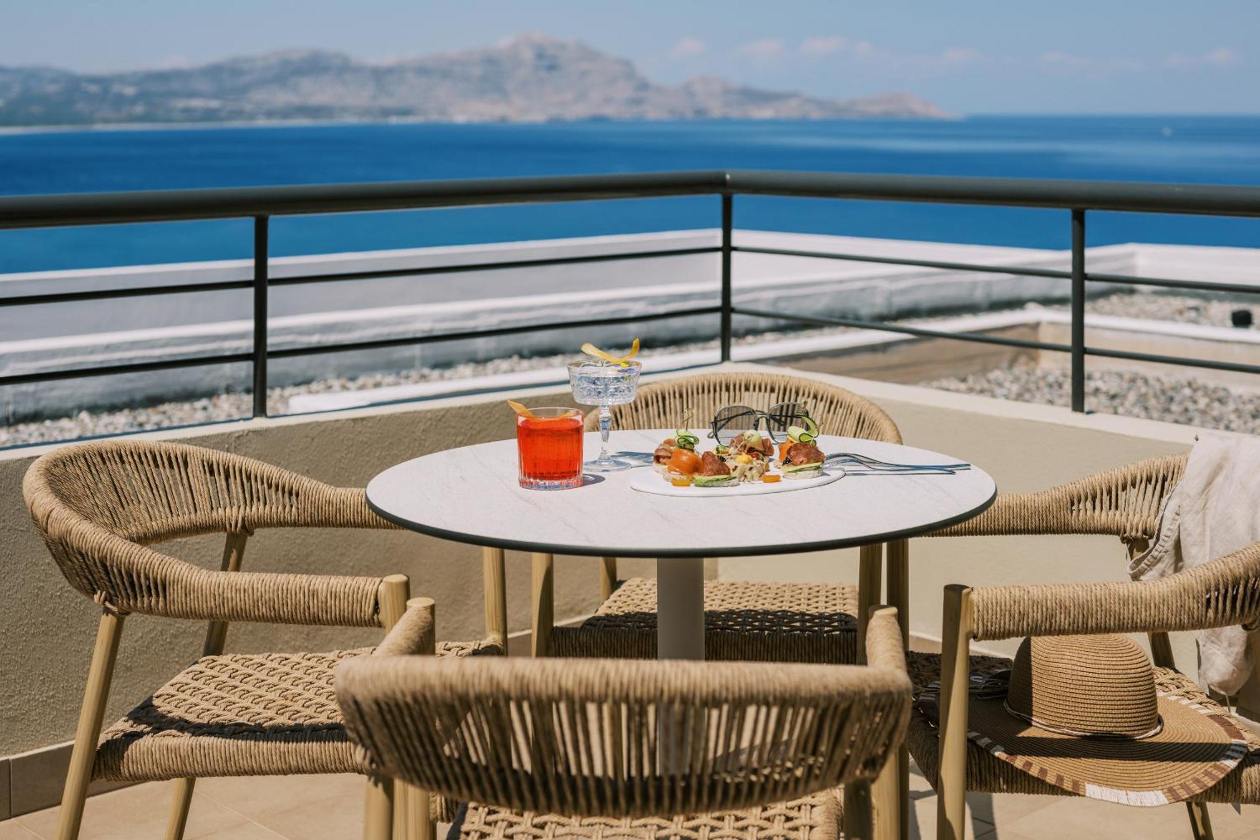 Junior Suite with Sea View - Photo 4