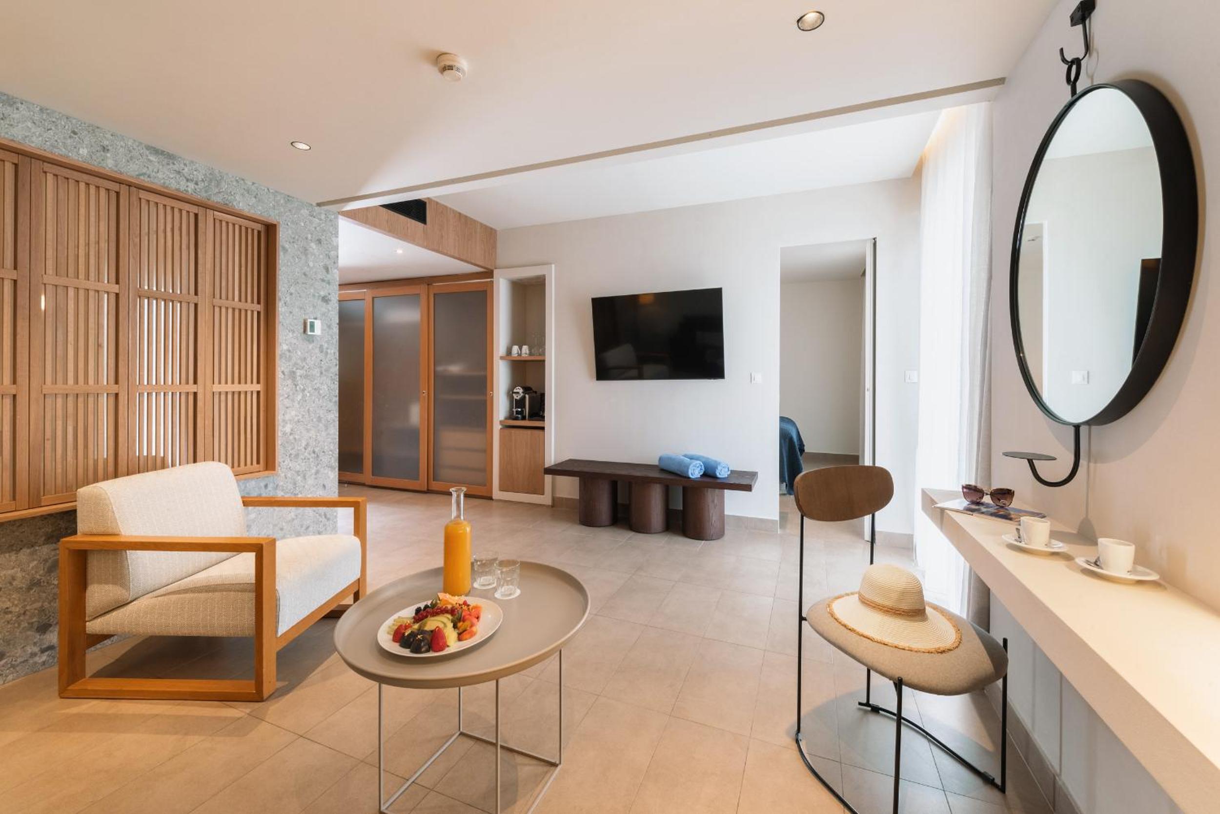 Suite (2 Rooms) with Sea View