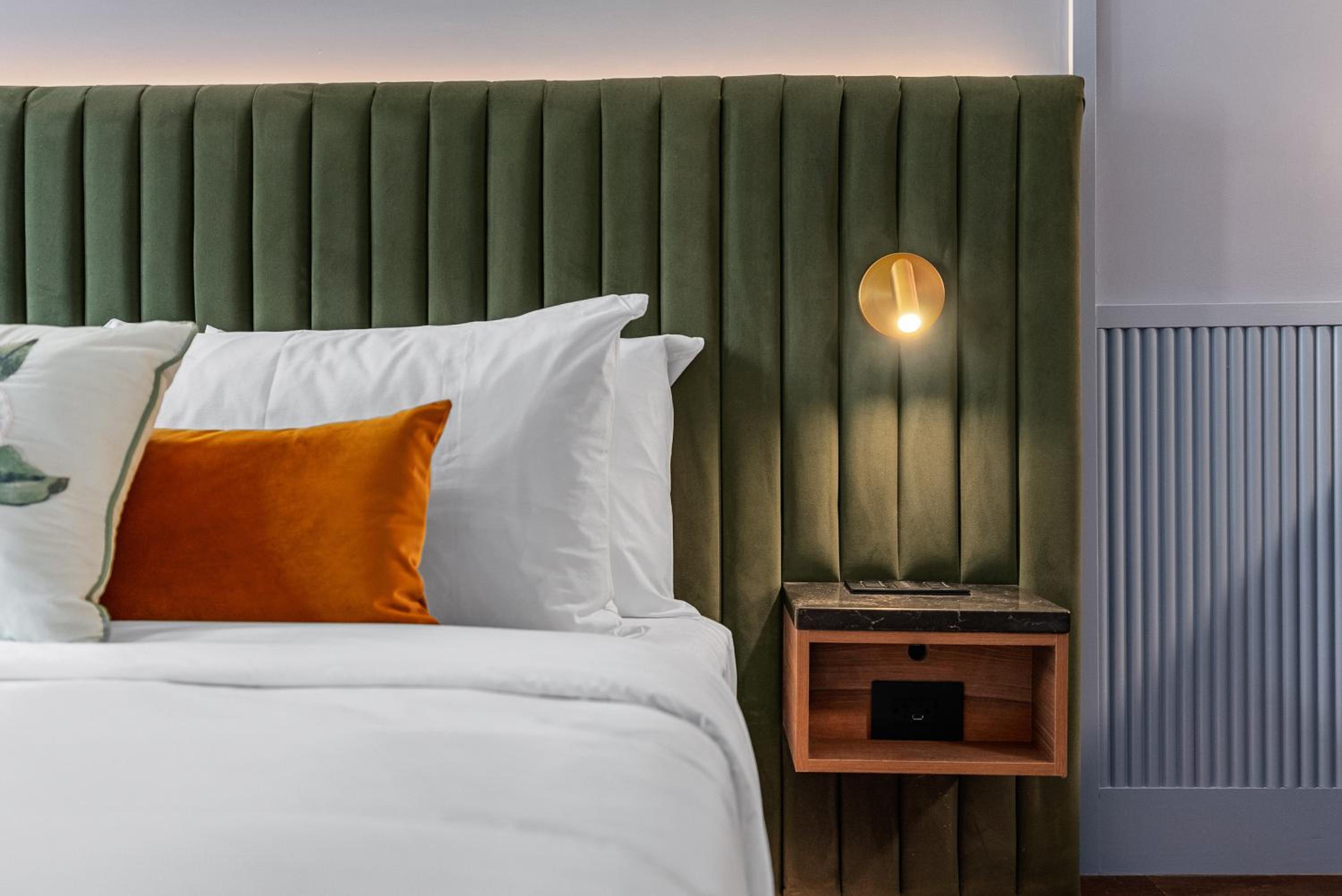 Deluxe Queen Room
